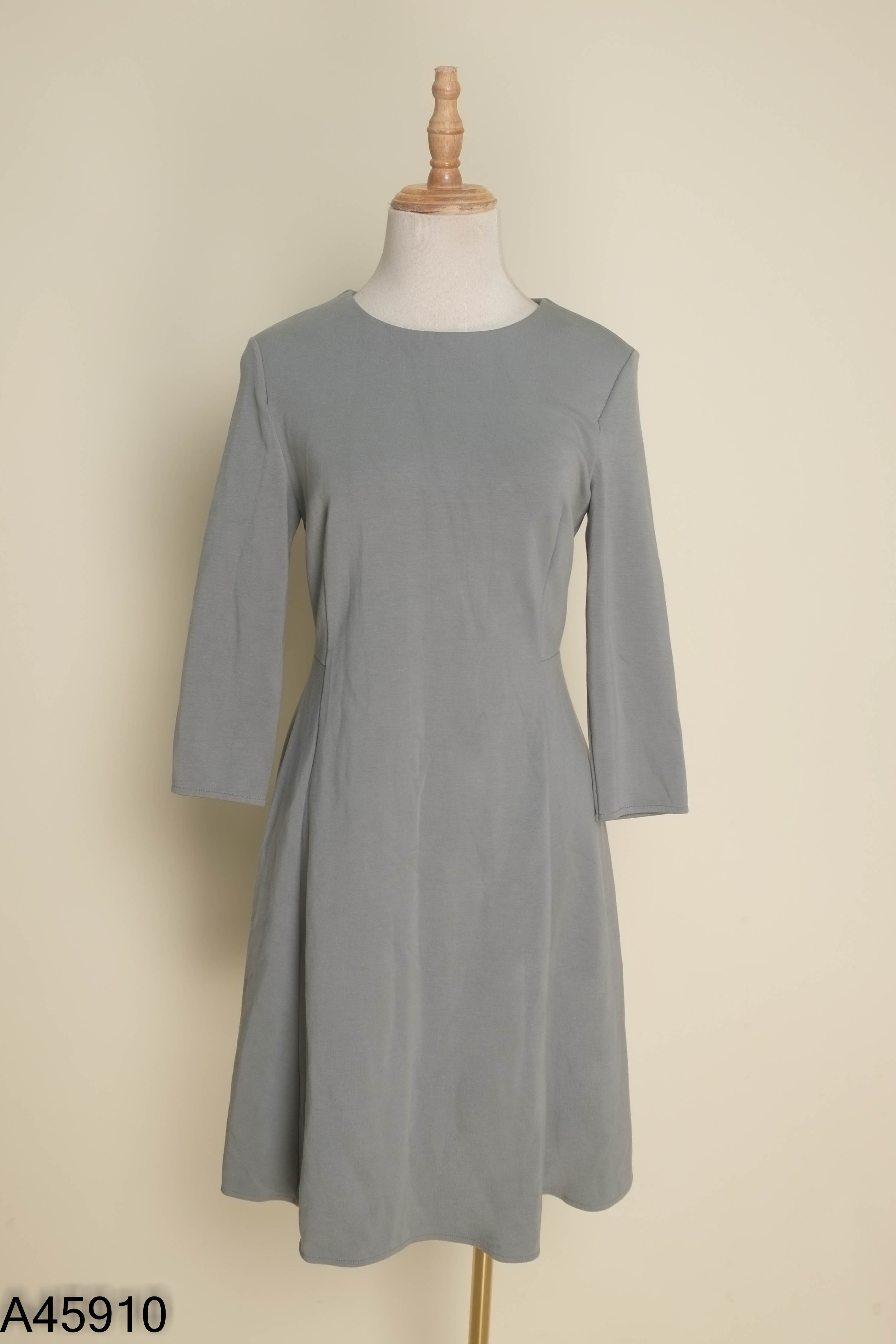 Váy nỉ xanh UNIQLO trơn