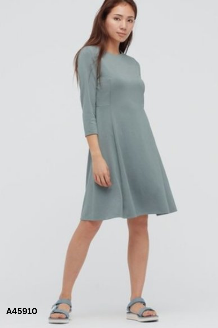 Váy nỉ xanh UNIQLO trơn