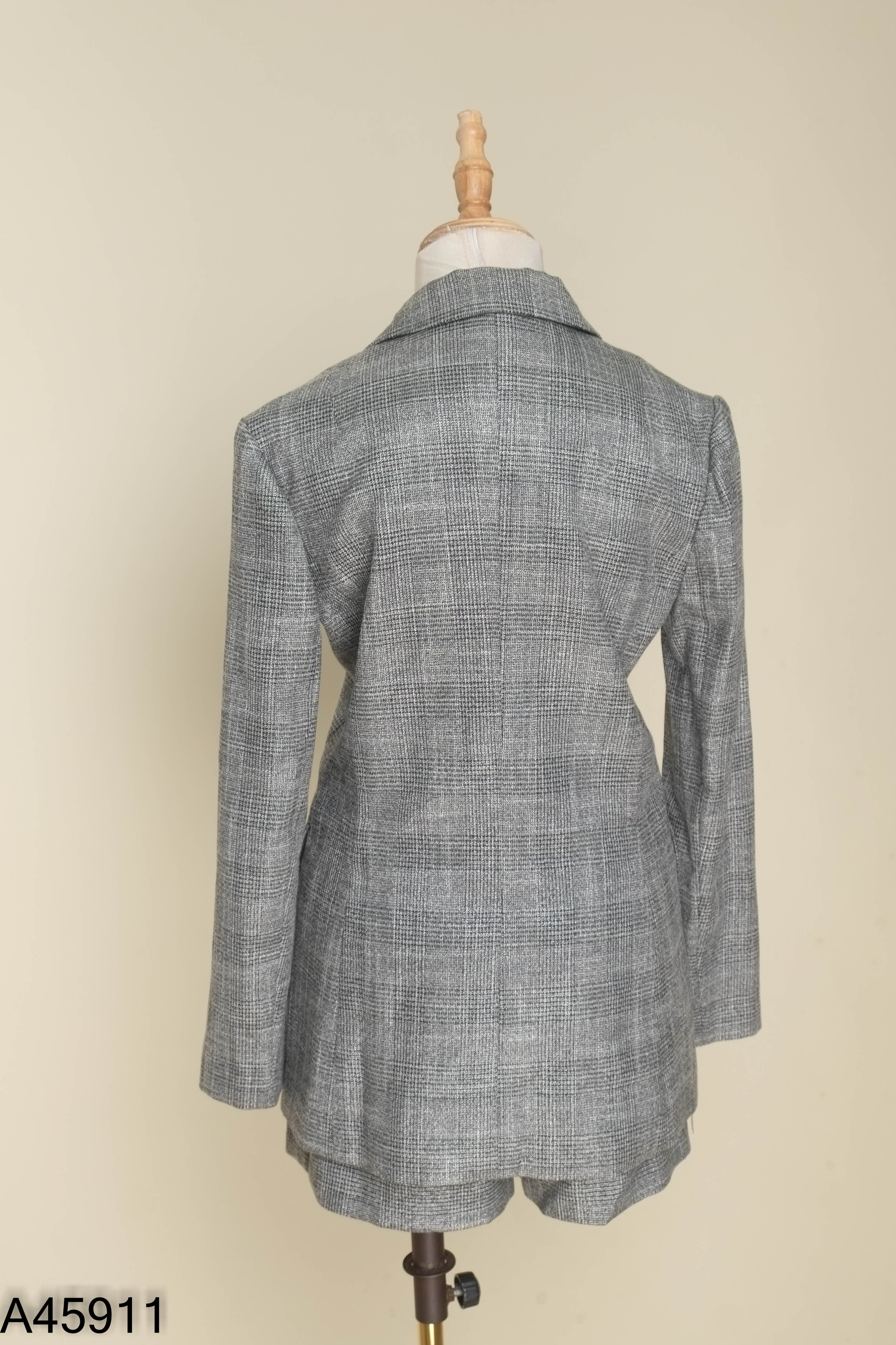 Set Áo blazer EVA DE EVA xám nhũ kẻ + quần shorts