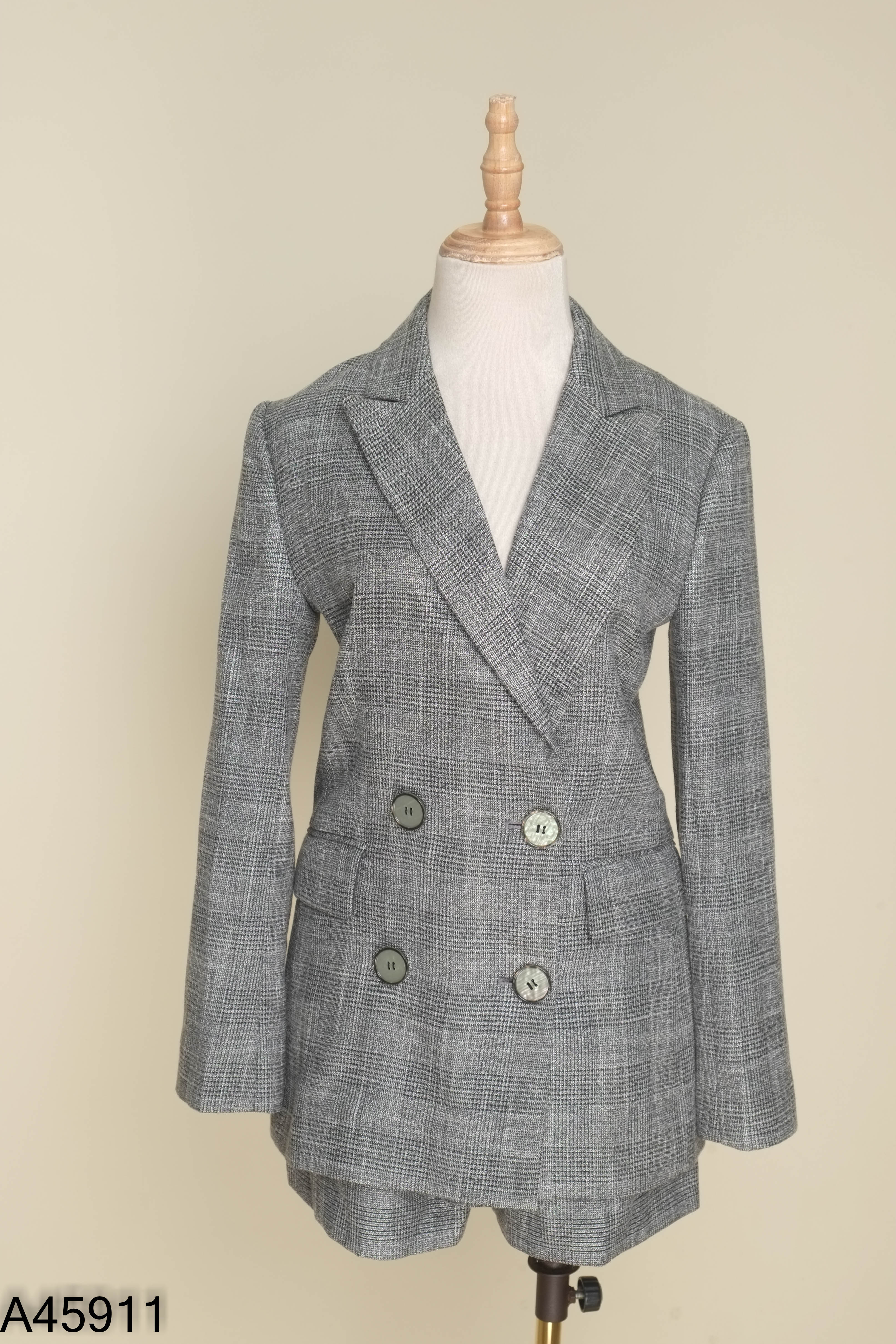 Set Áo blazer EVA DE EVA xám nhũ kẻ + quần shorts