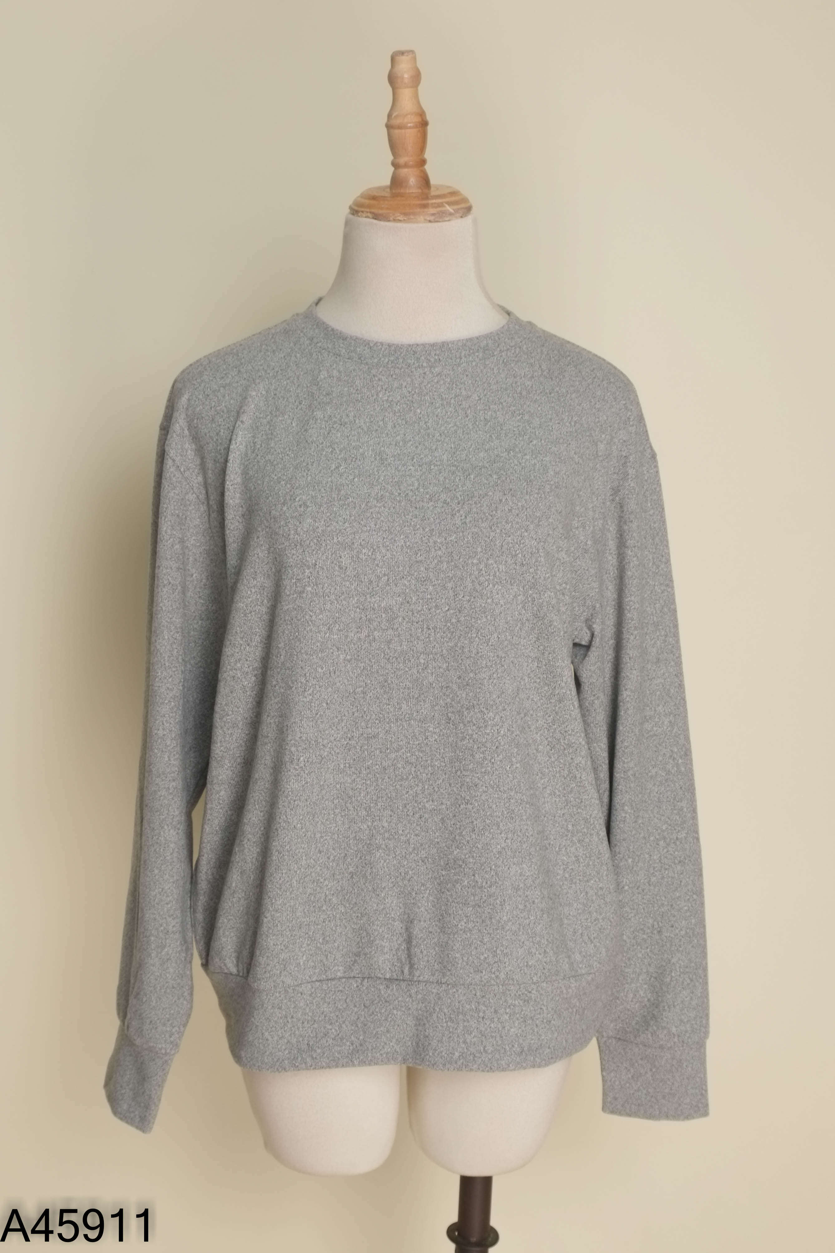 Áo UNIQLO xám dài tay