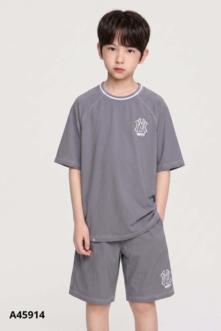 Set Áo xám chữ trắng + quần shorts