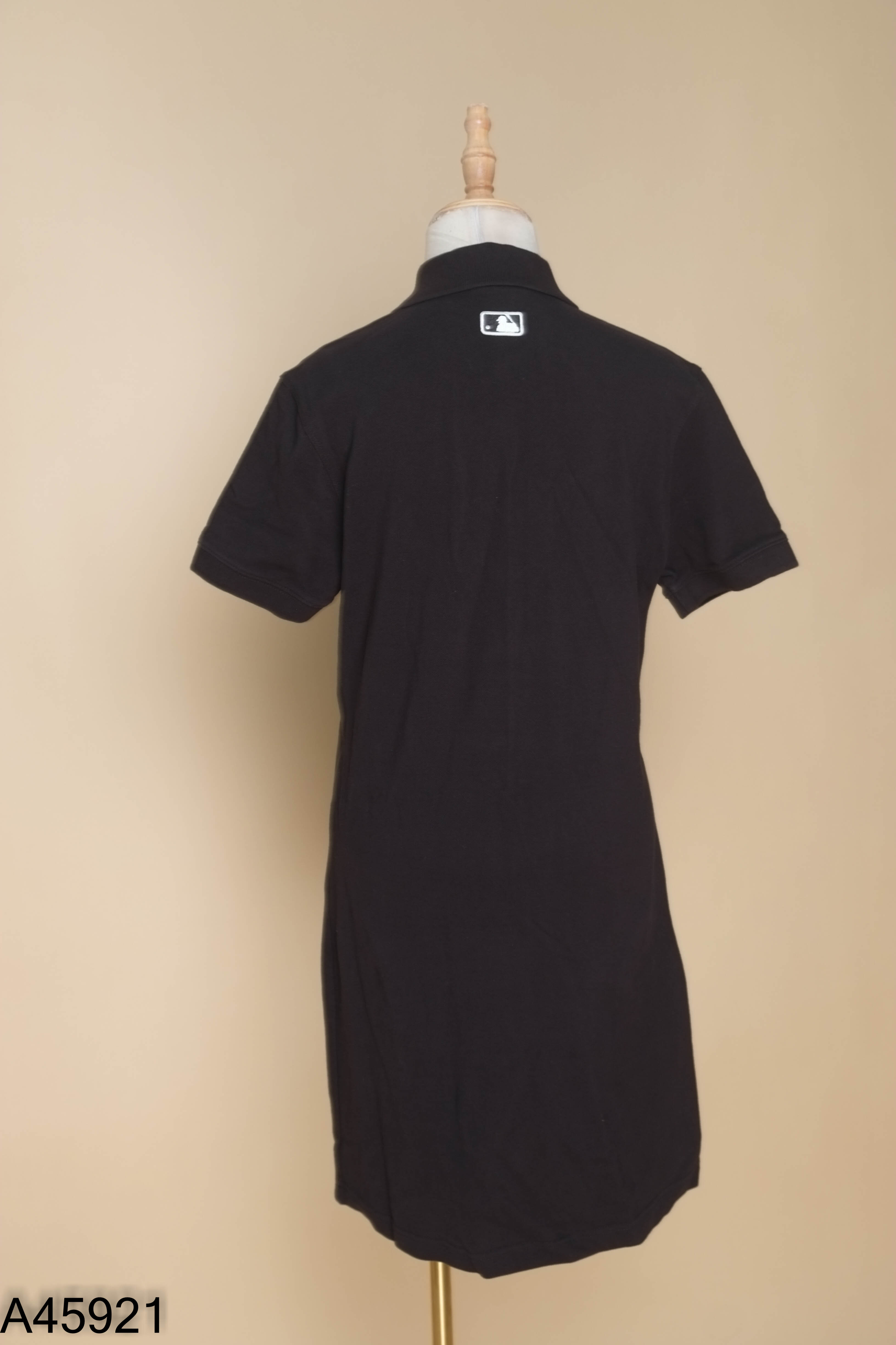 Váy đen cổ polo MLB