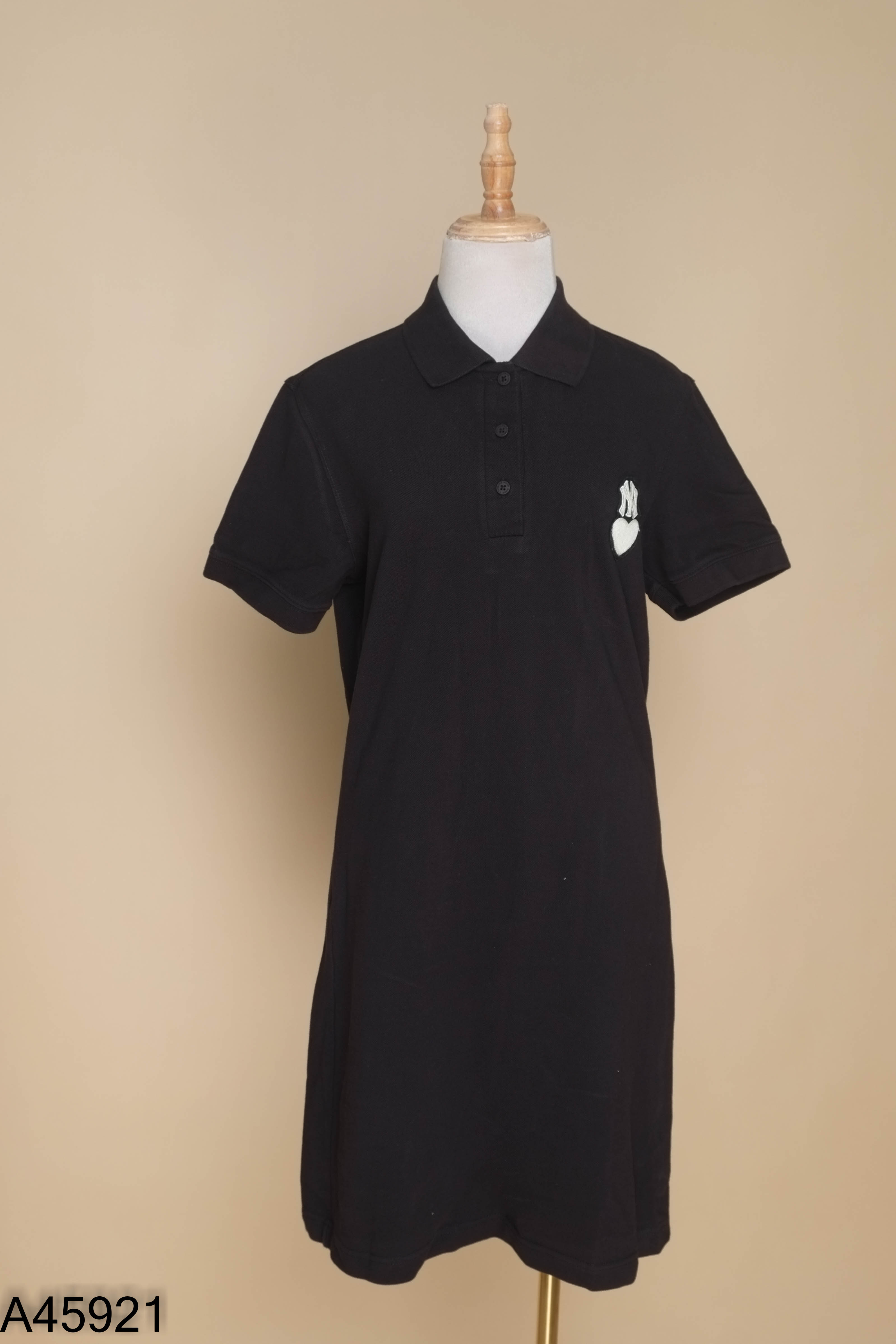 Váy đen cổ polo MLB