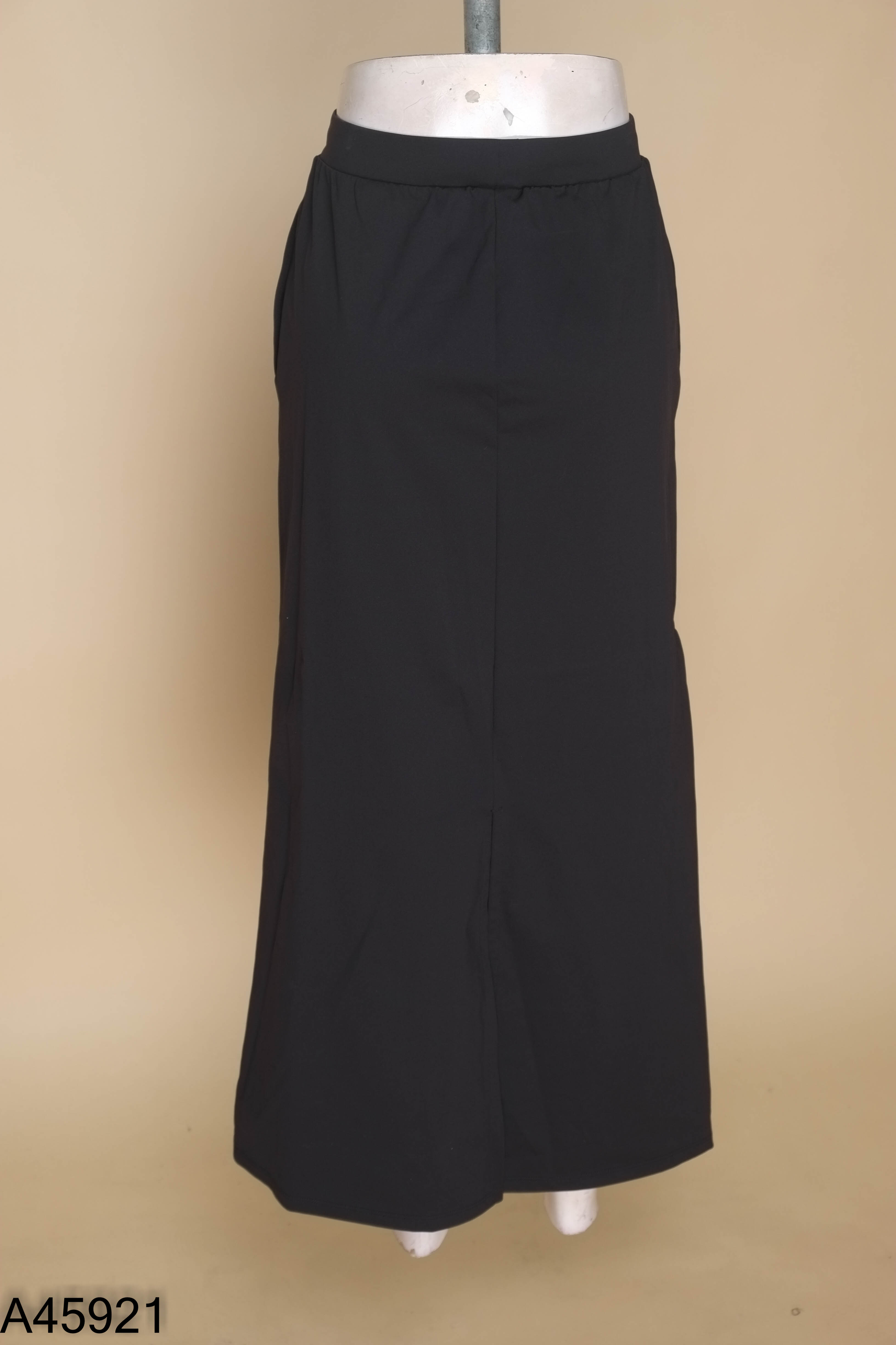 Chân váy đen UNIQLO trơn