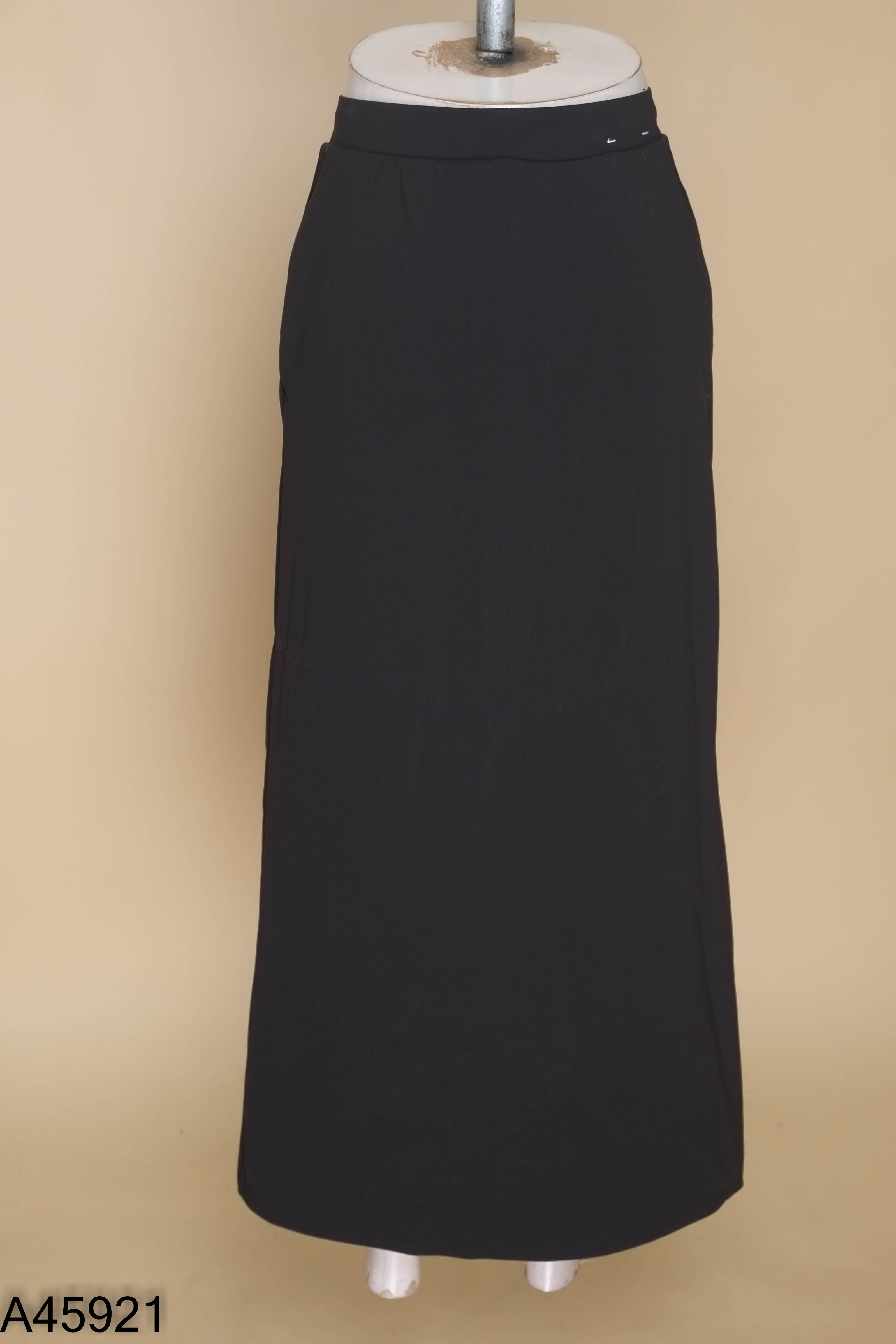 Chân váy đen UNIQLO trơn