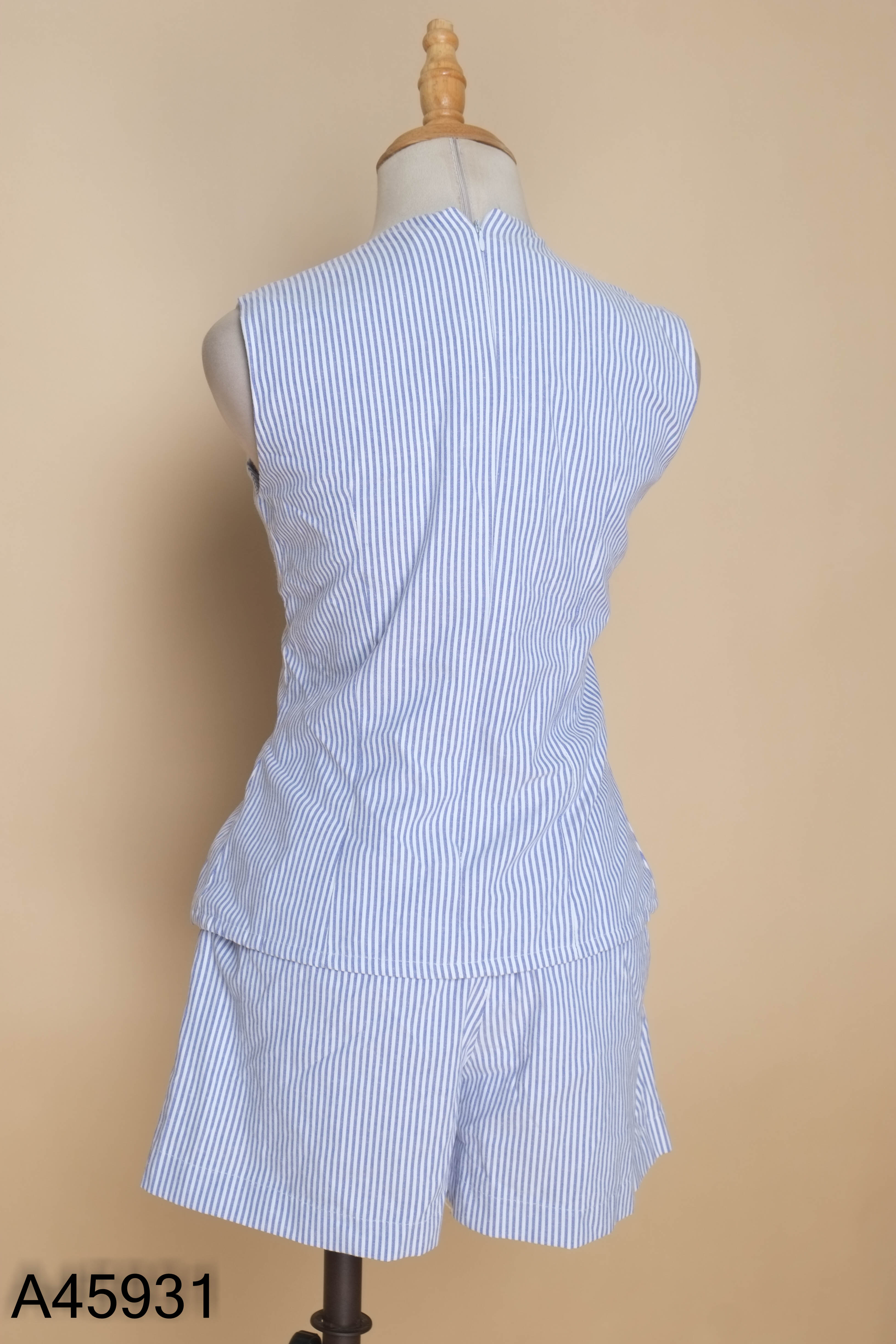 Set Áo sát nách xanh sọc + quần shorts