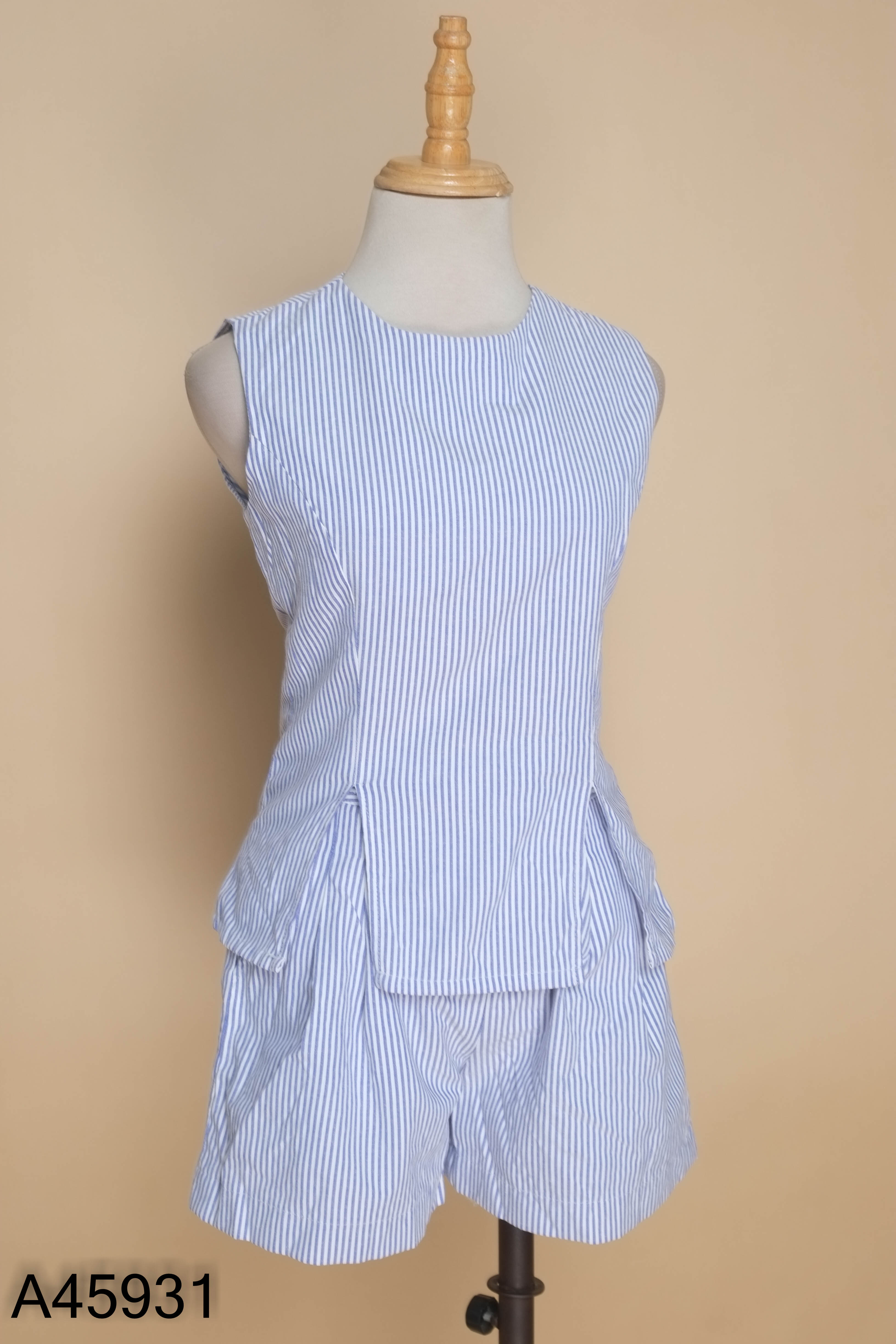 Set Áo sát nách xanh sọc + quần shorts