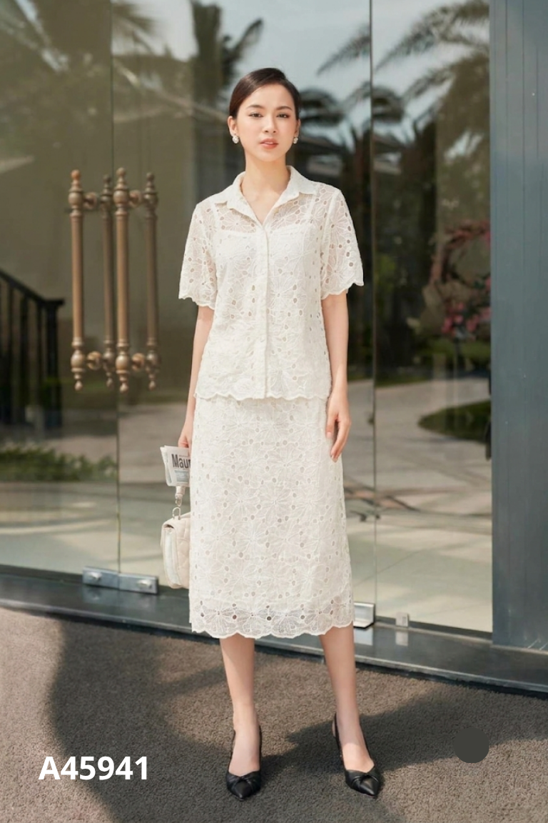 Set áo + chân váy ren be họa tiết