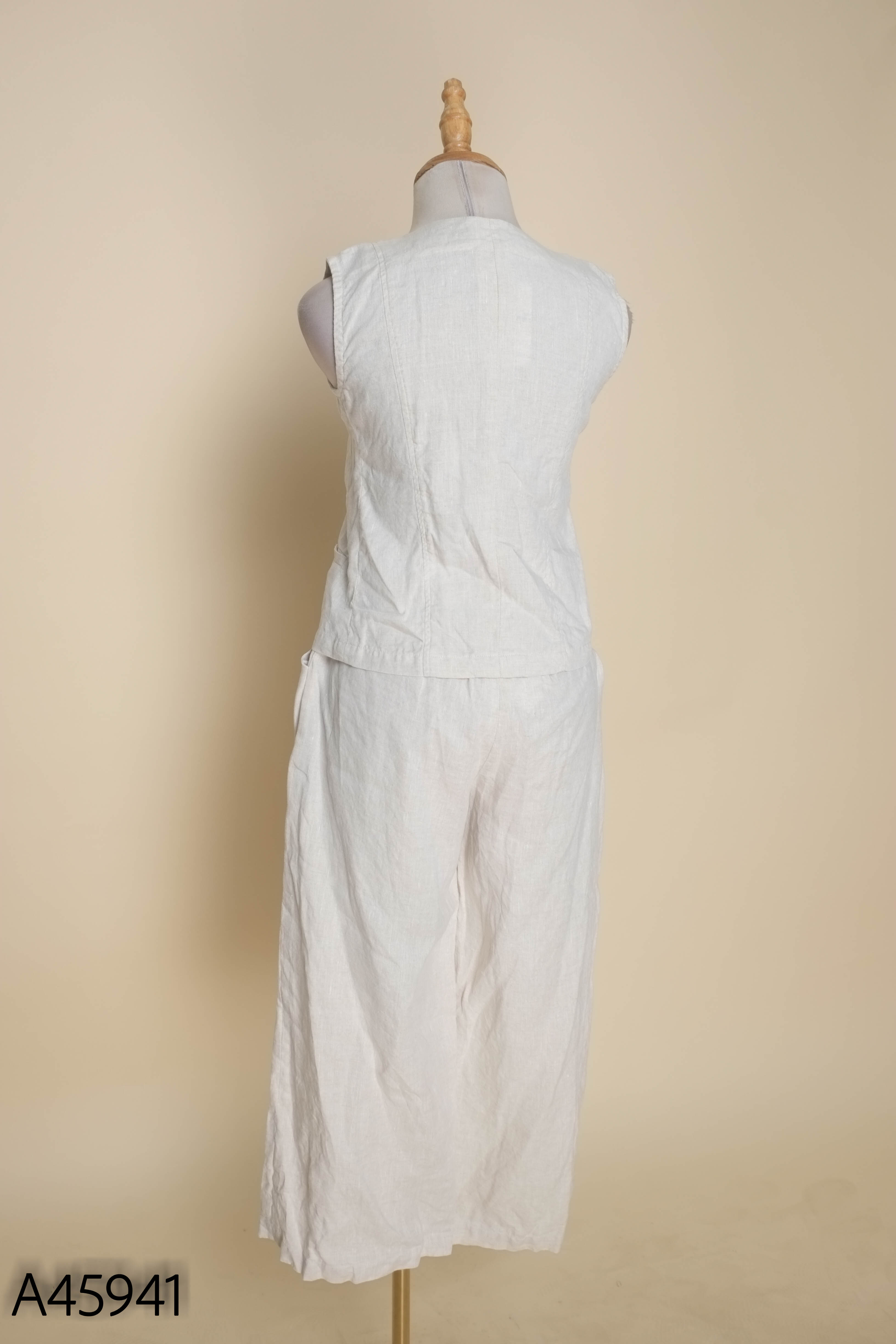 SET Áo linen sát nách khuy nâu + quần dài be