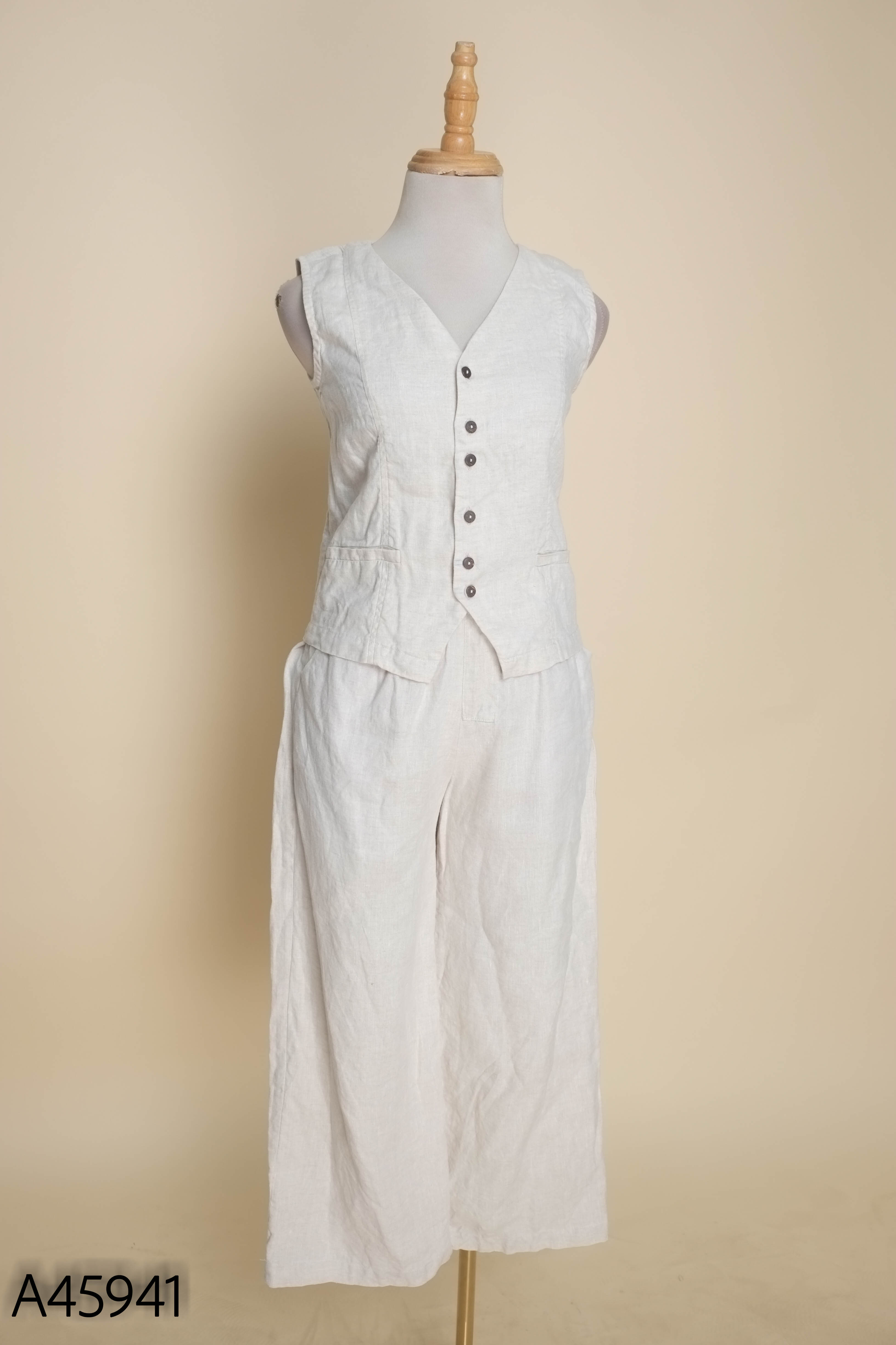 SET Áo linen sát nách khuy nâu + quần dài be