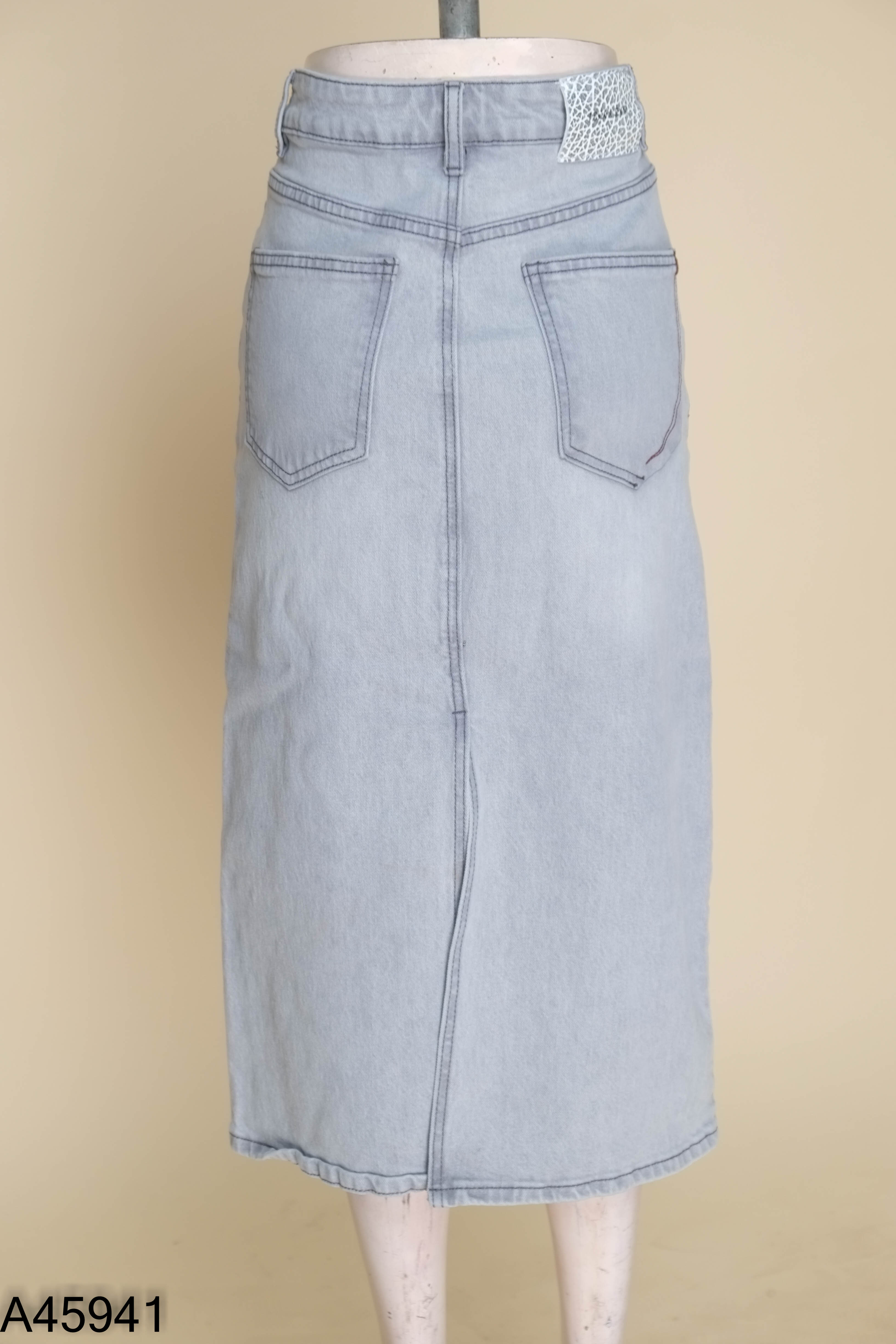 Chân váy jeans bạc chỉ đen