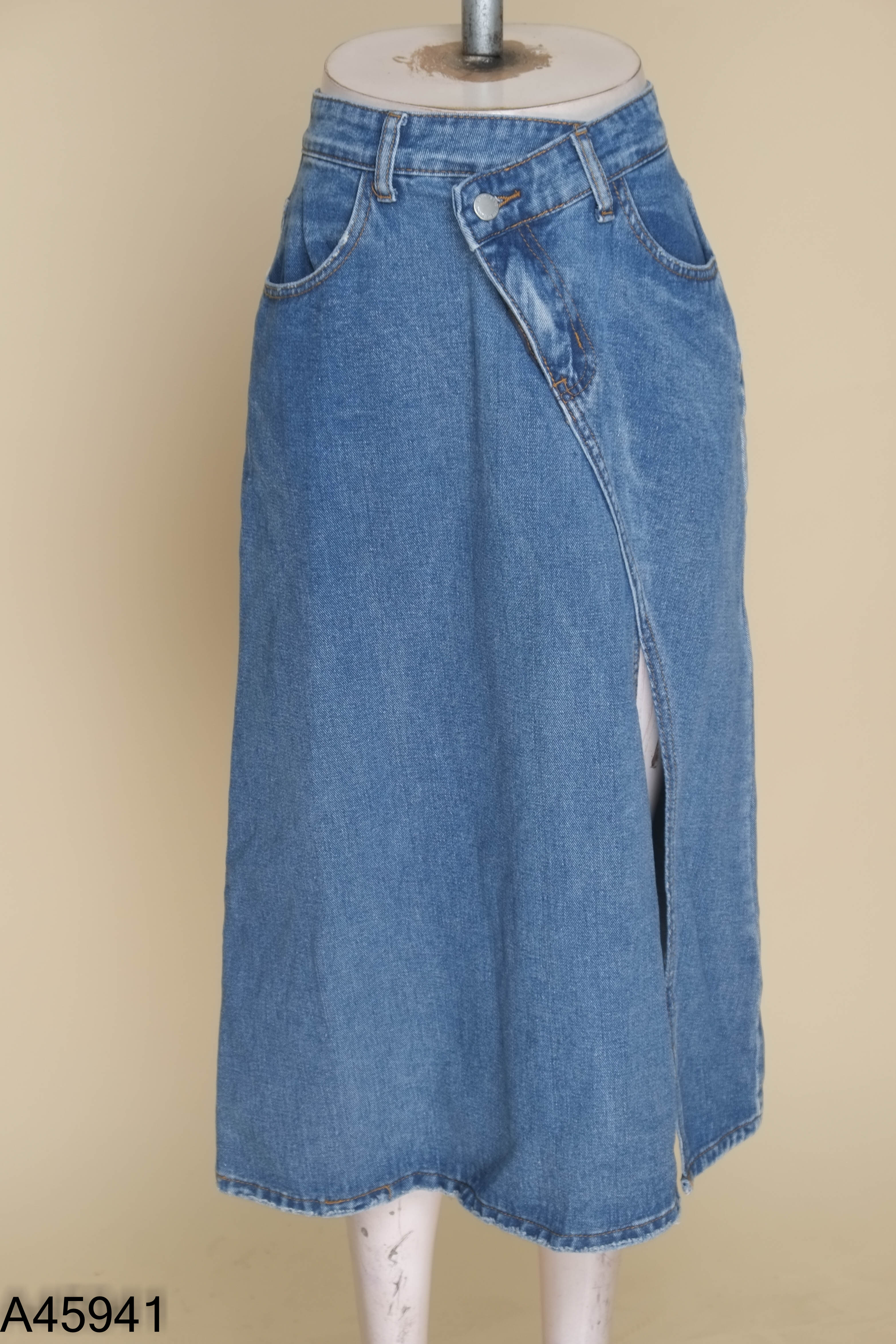 Chân váy jeans xanh kẻ chéo