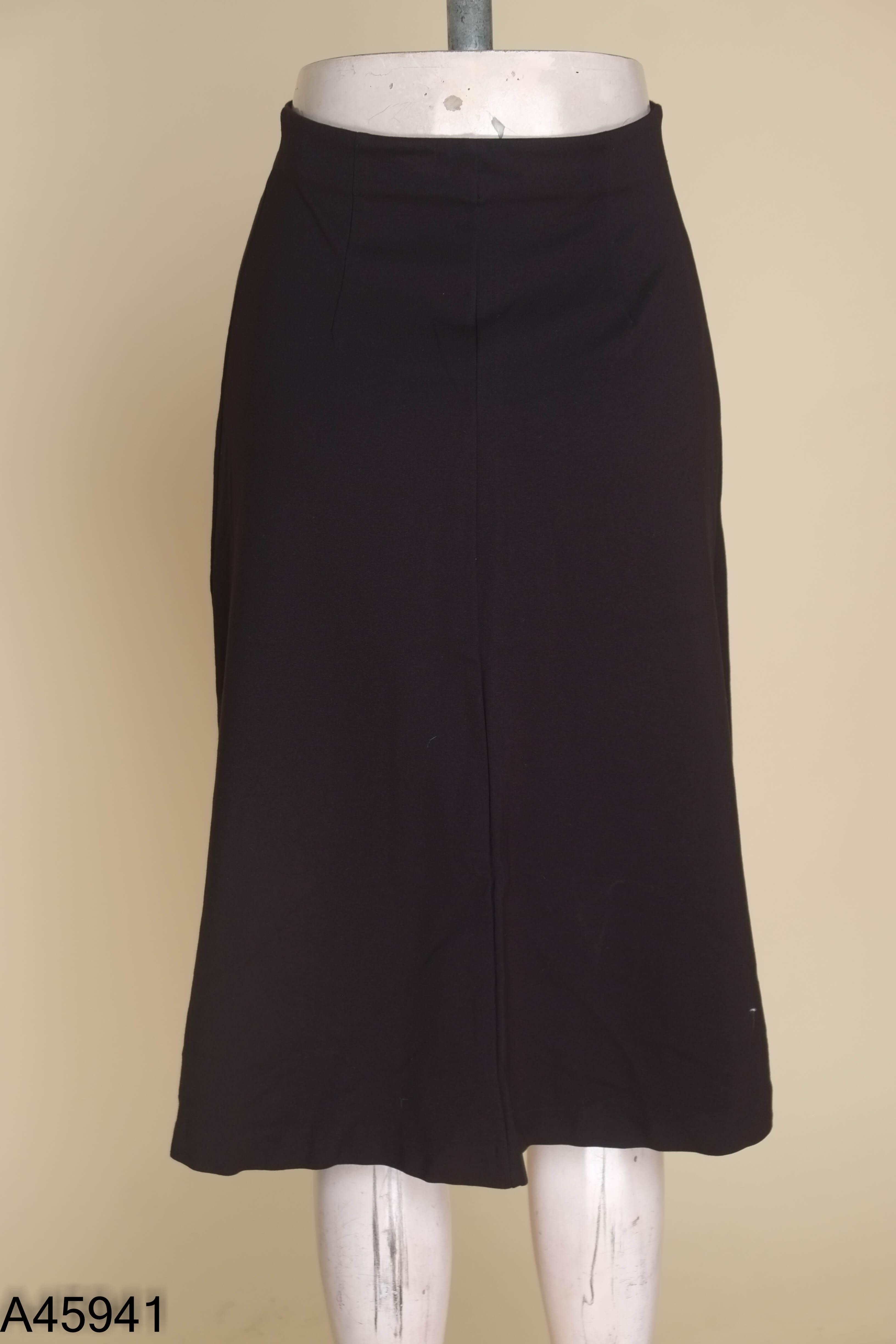 Chân váy UNIQLO đen trơn