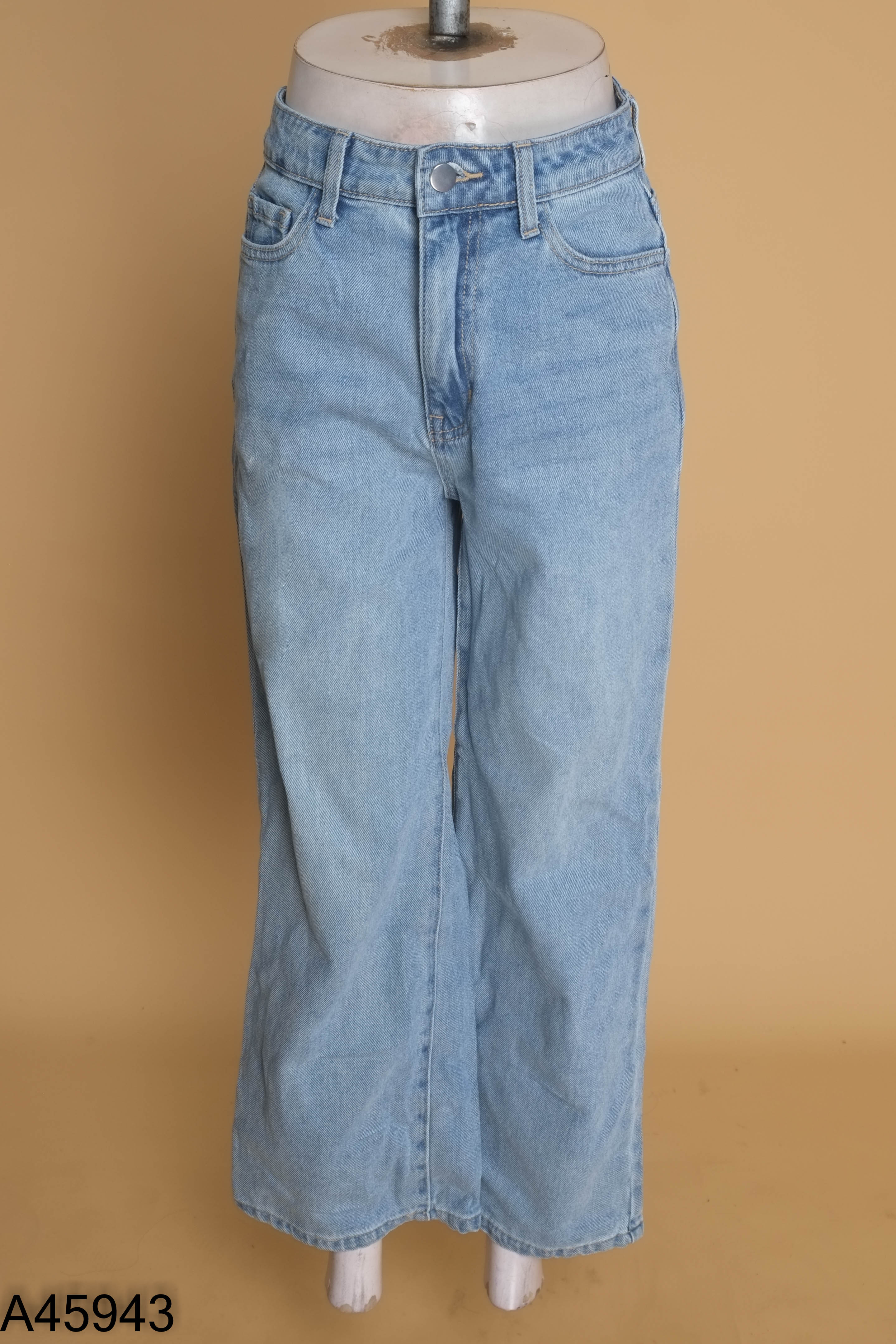 Quần jeans xanh suông