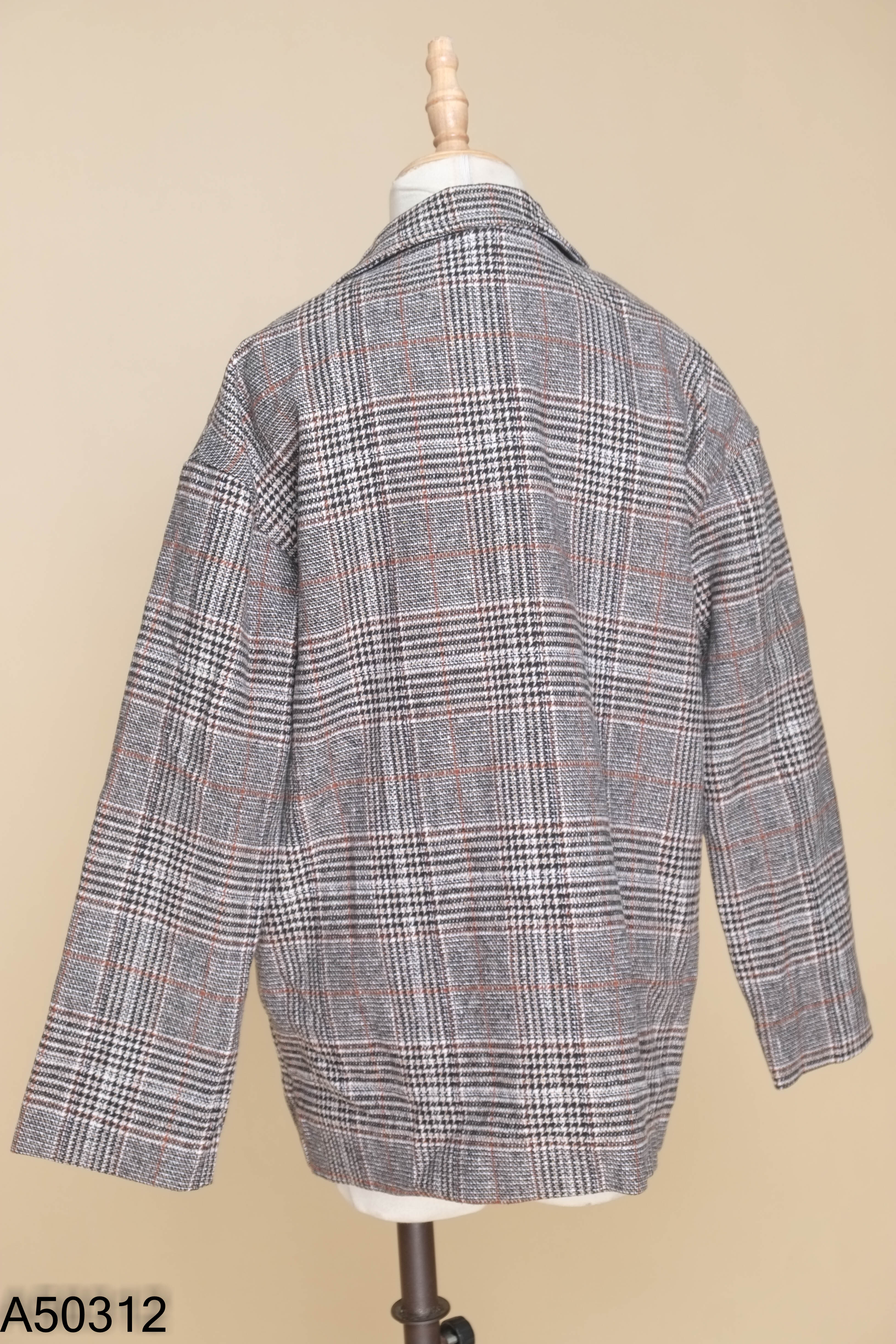 Áo khoác blazers dạ đen kẻ trắng nâu