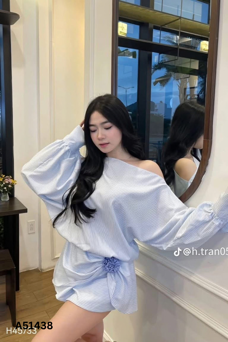 Váy lệch vai xanh CAMAIEU kẻ đính hoa
