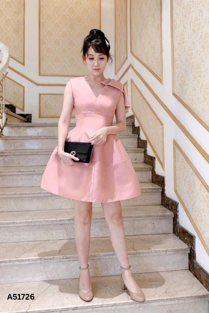 Váy LANE JT tafa hồng đính vai nơ