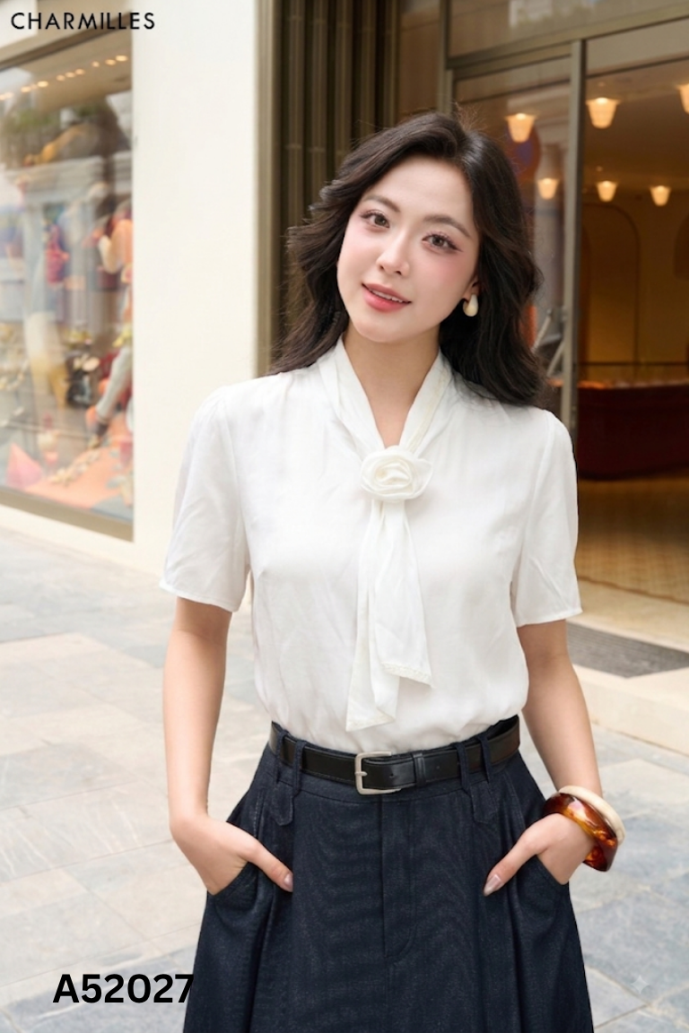 Áo CHARMILLES trắng đính hoa