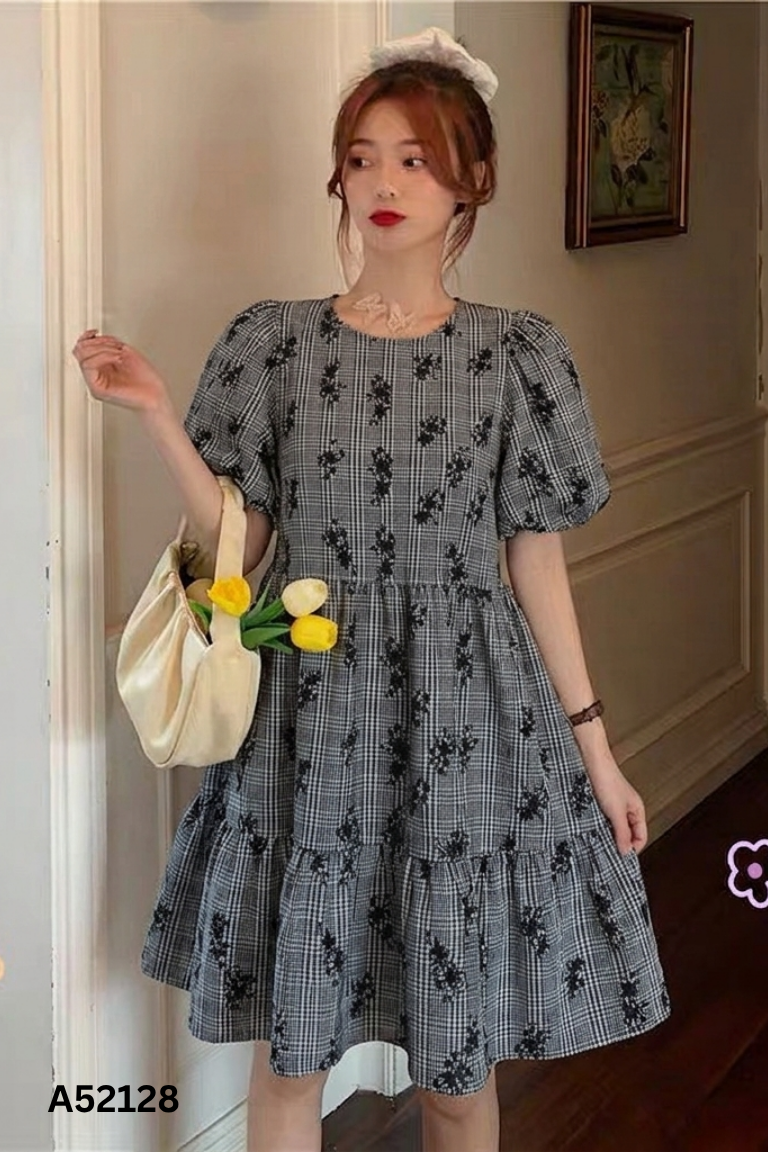 Váy DOTTIE babydoll đen kẻ họa tiết hoa