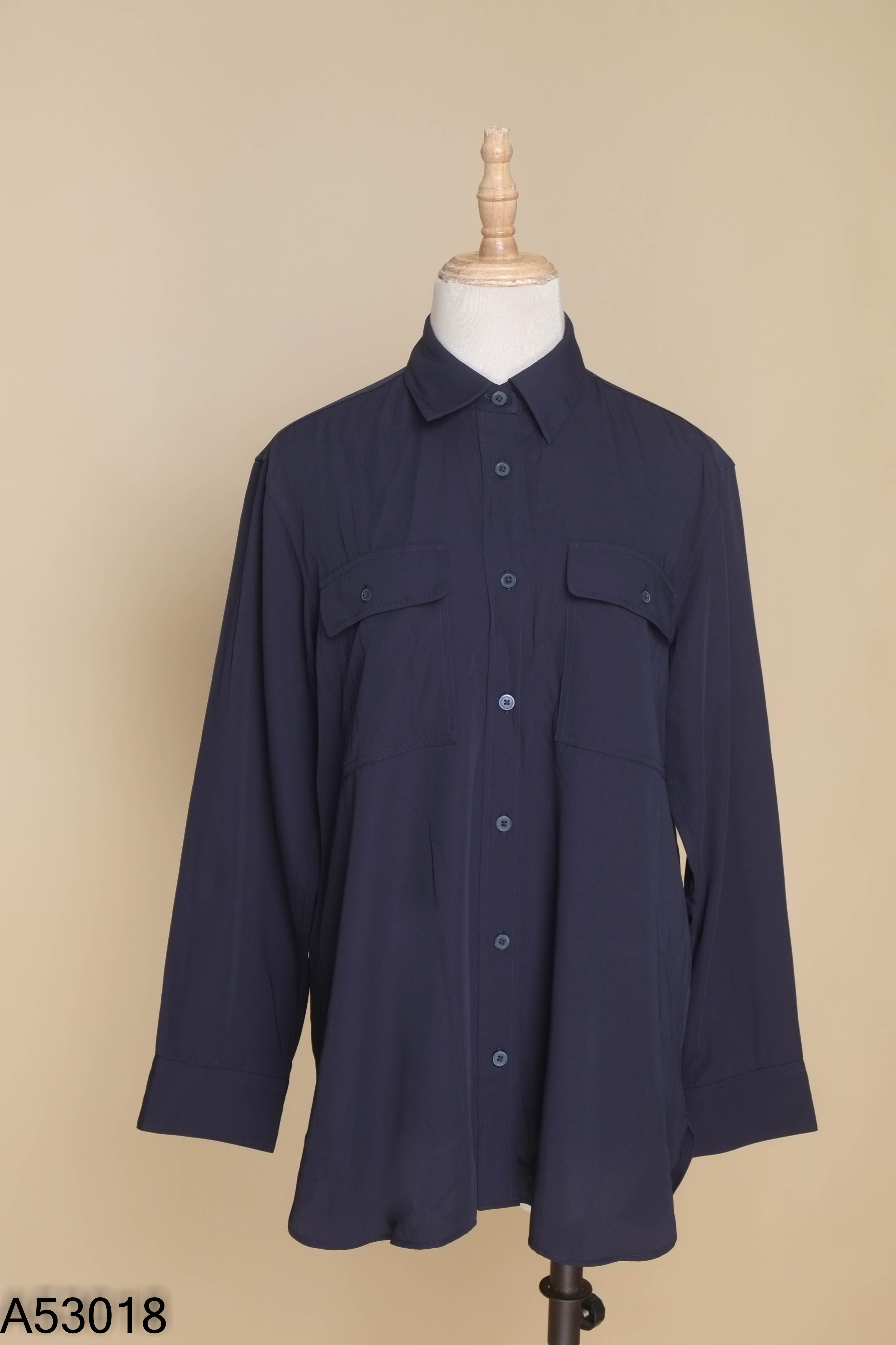 Áo sơ mi UNIQLO xanh trơn