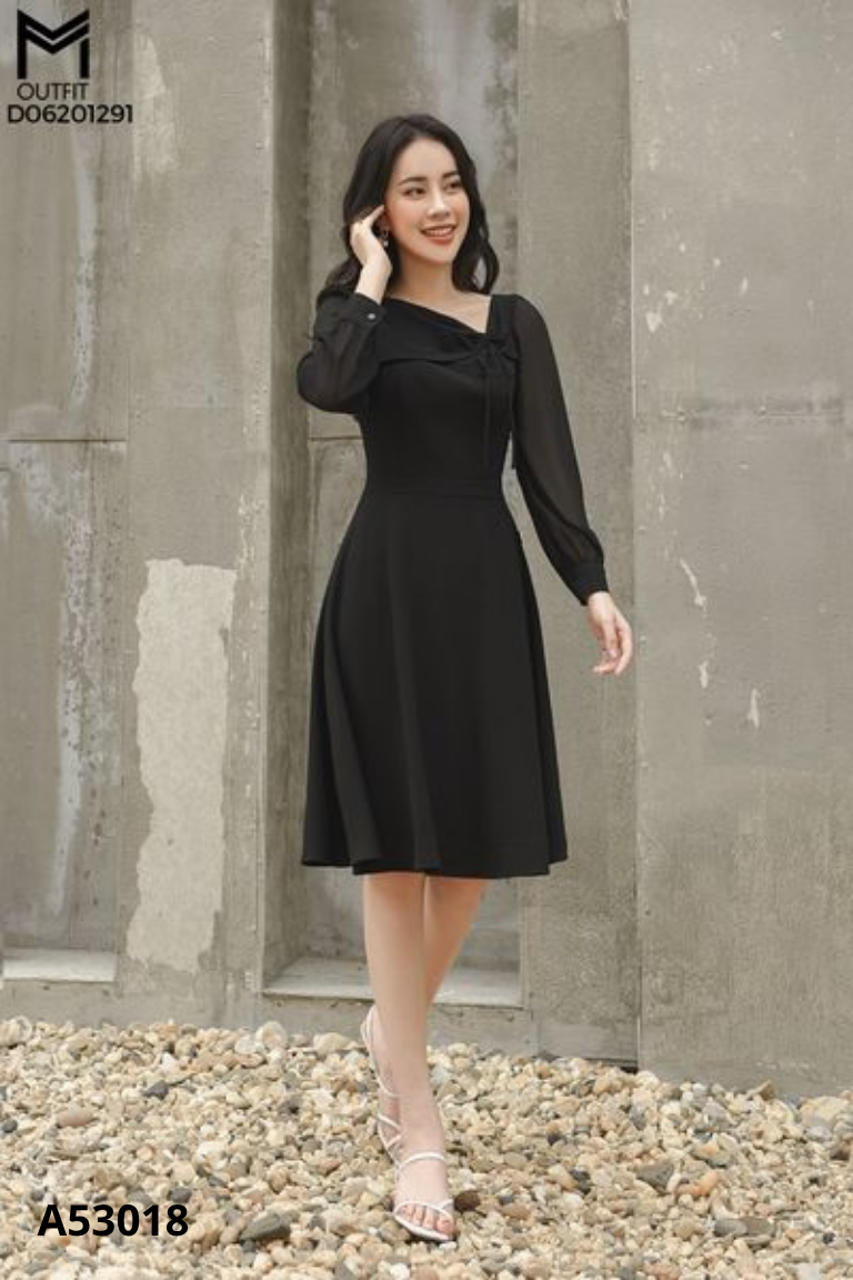 Váy M OUTFIT đen tay voan