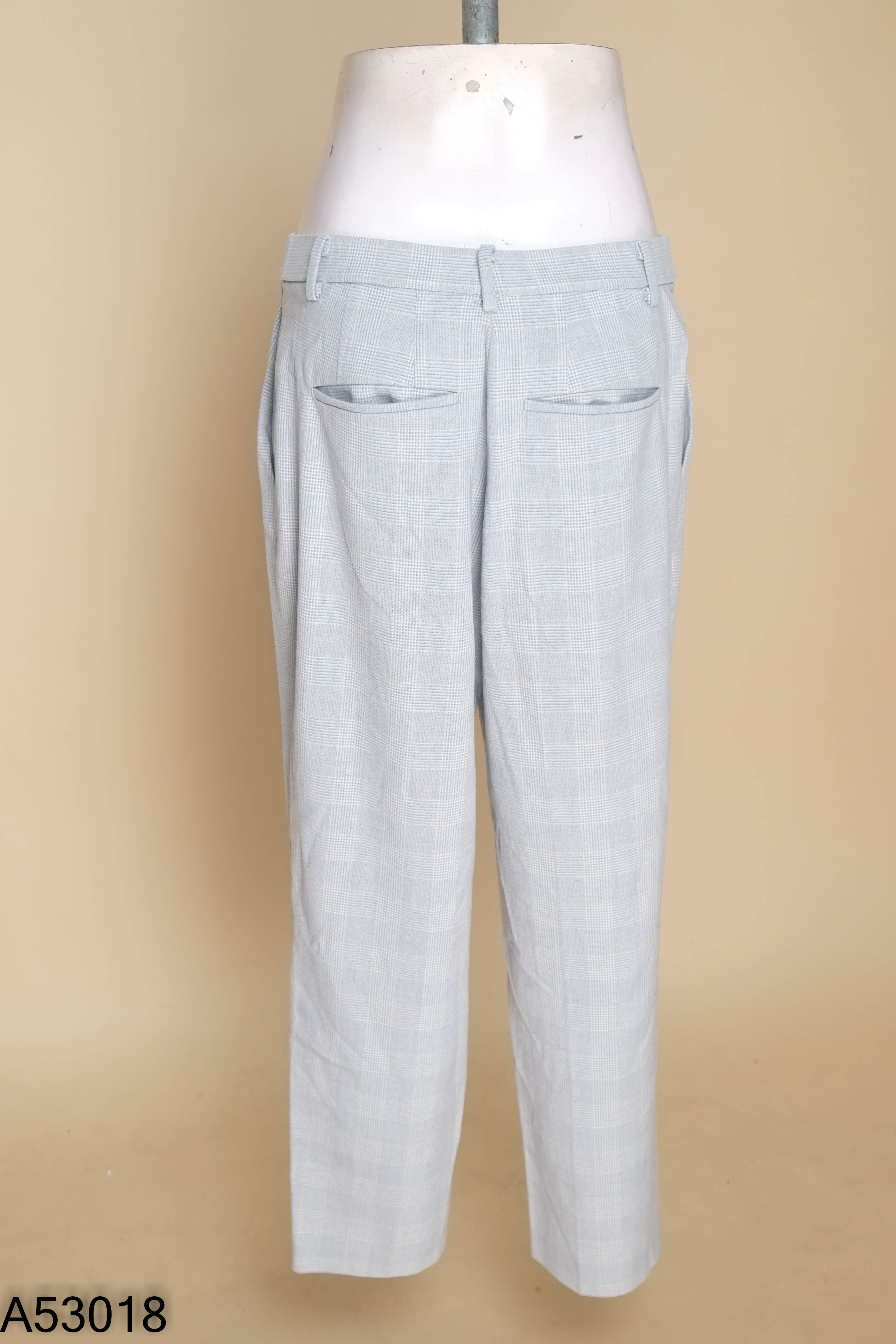 Quần UNIQLO xám kẻ