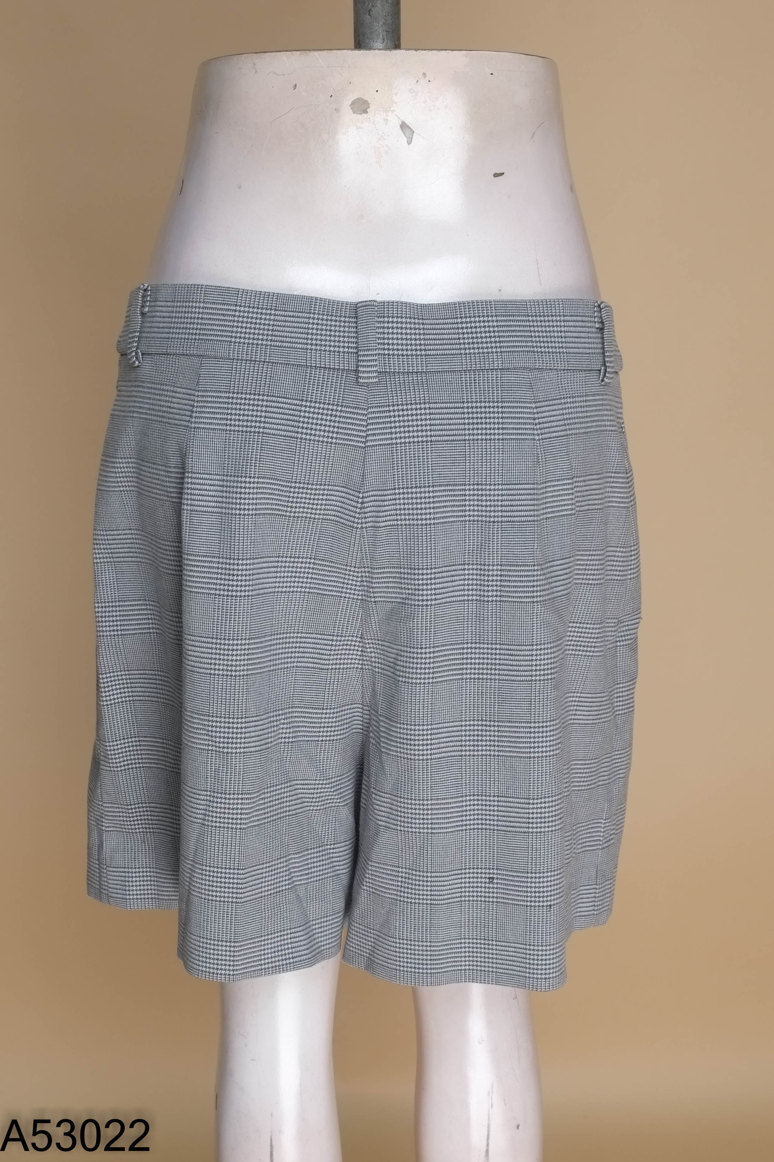 Quần UNIQLO shorts xám kẻ caro