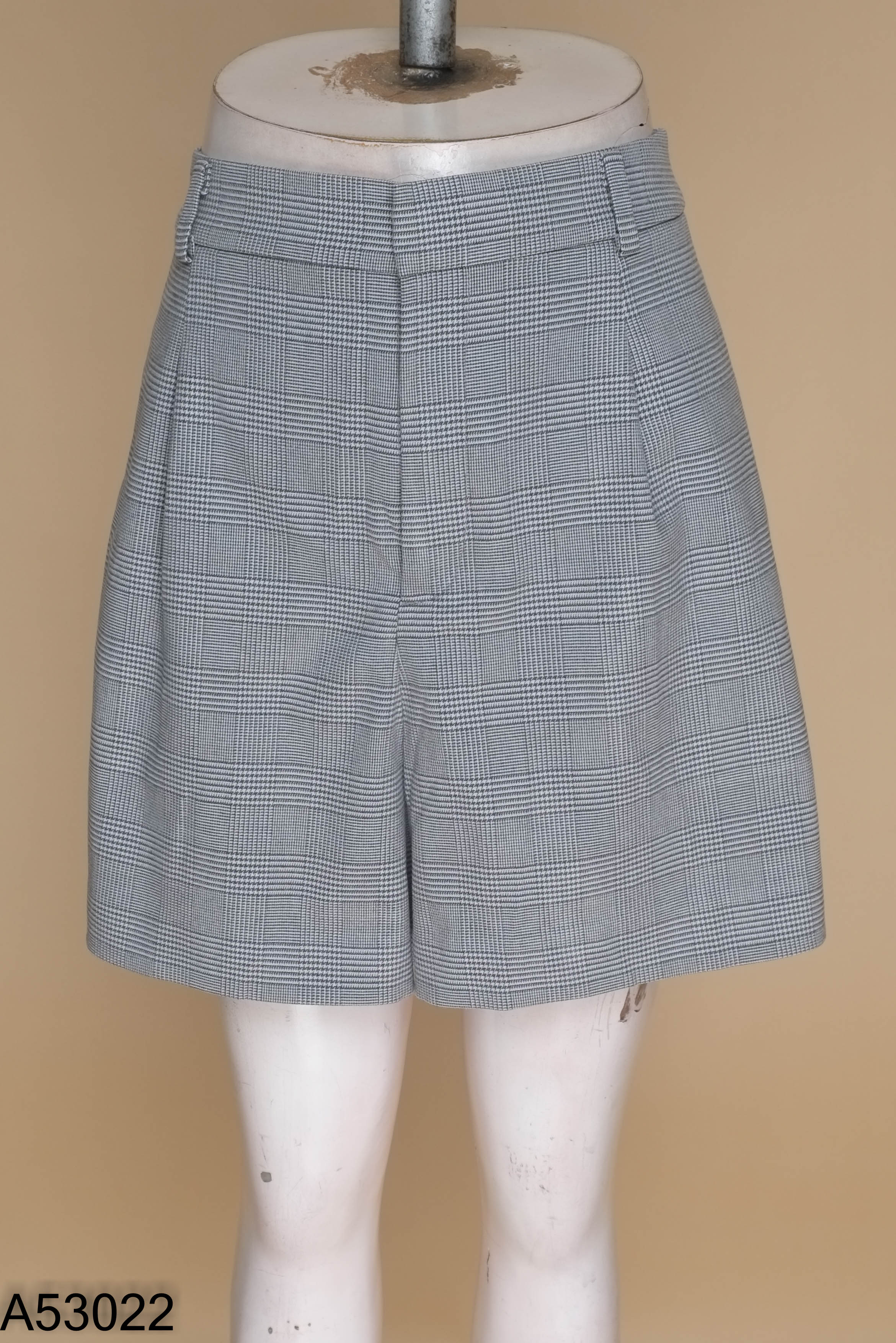 Quần UNIQLO shorts xám kẻ caro
