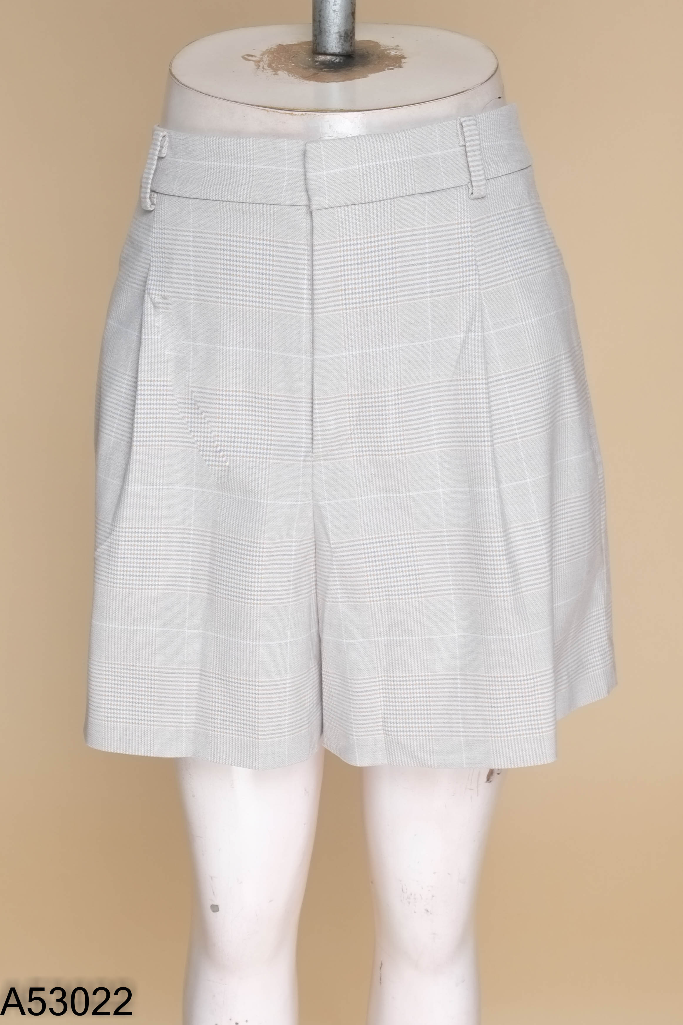 Quần UNIQLO shorts be kẻ caro