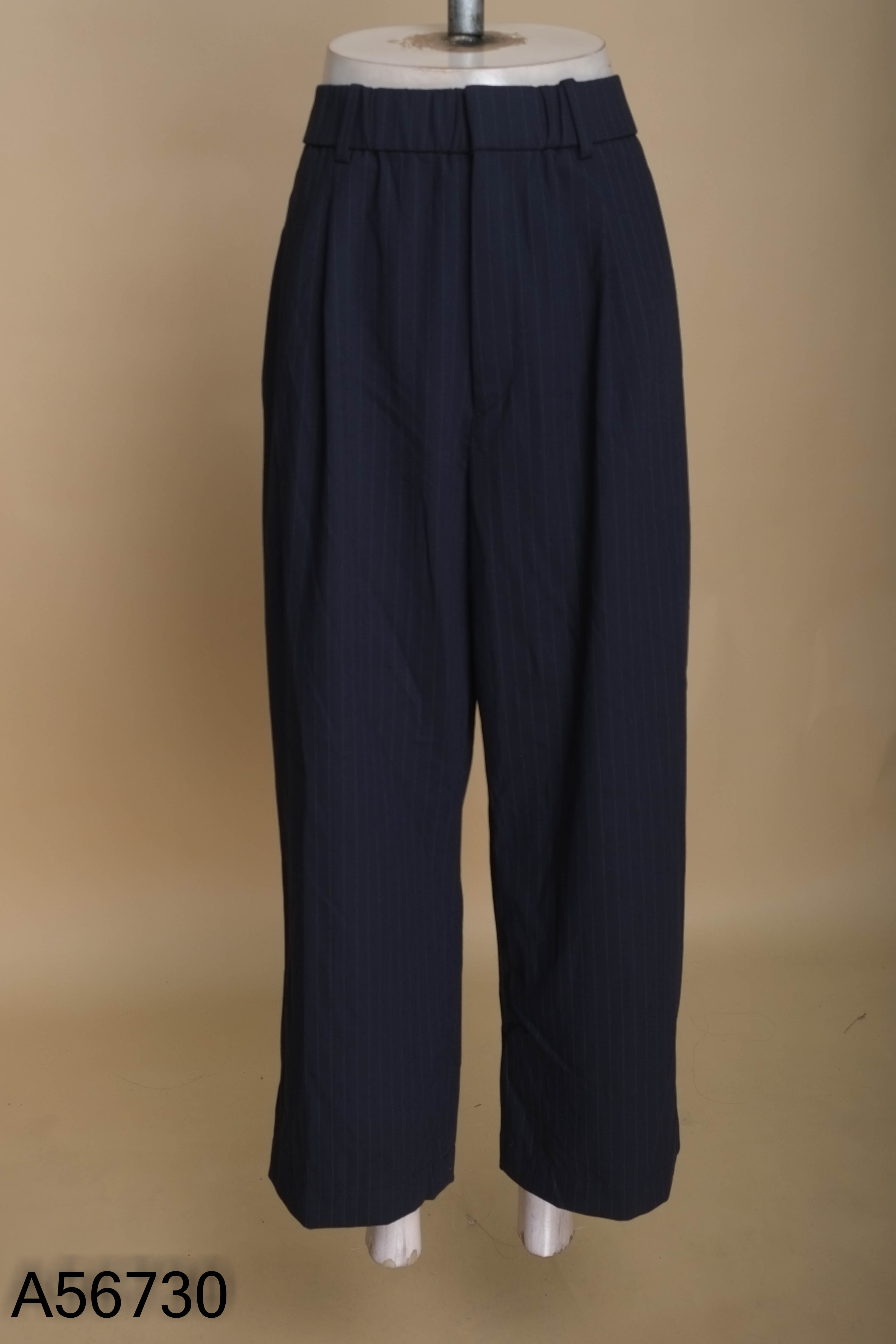 Quần UNIQLO xanh than kẻ