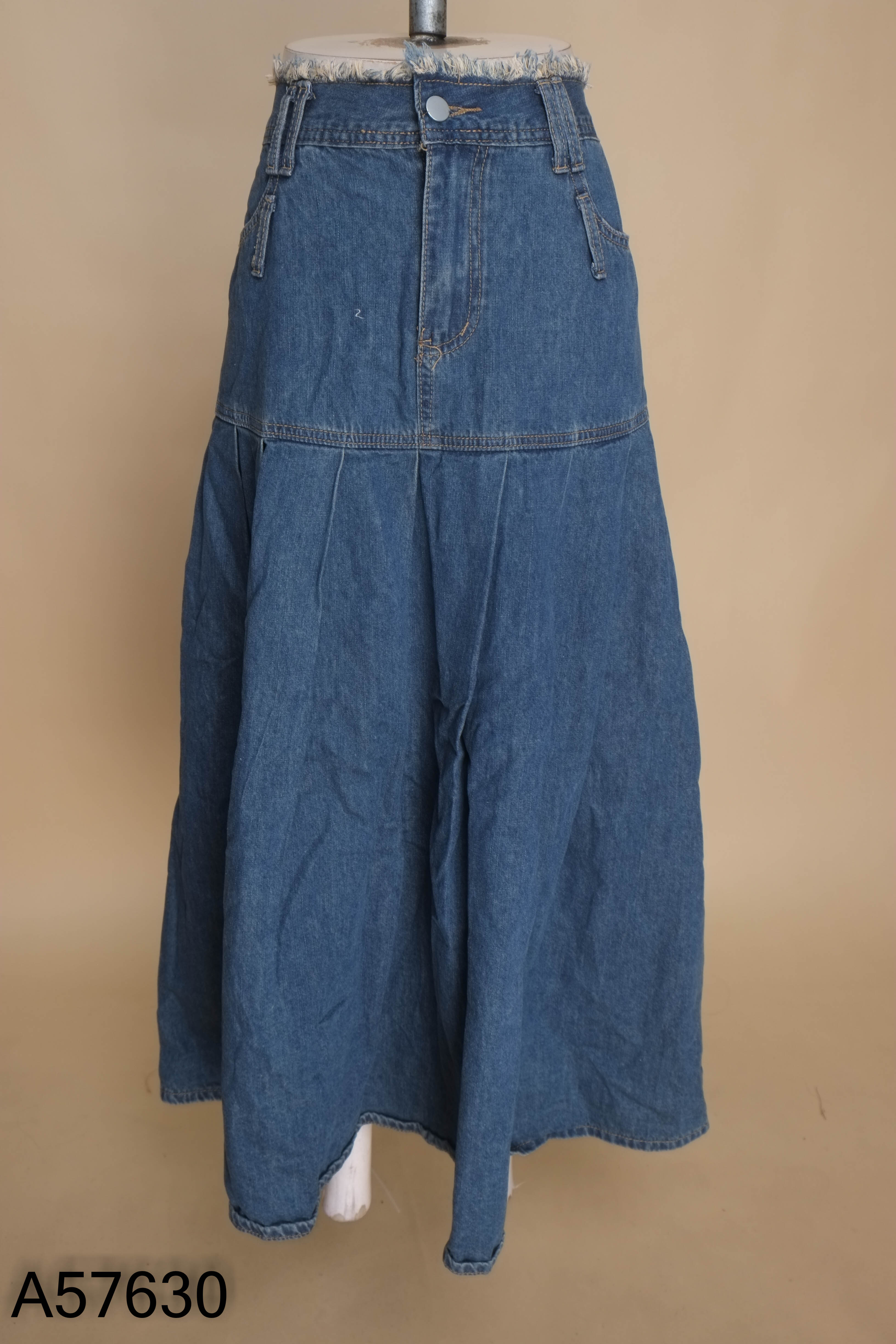 Chân váy jeans xanh dài xếp ly