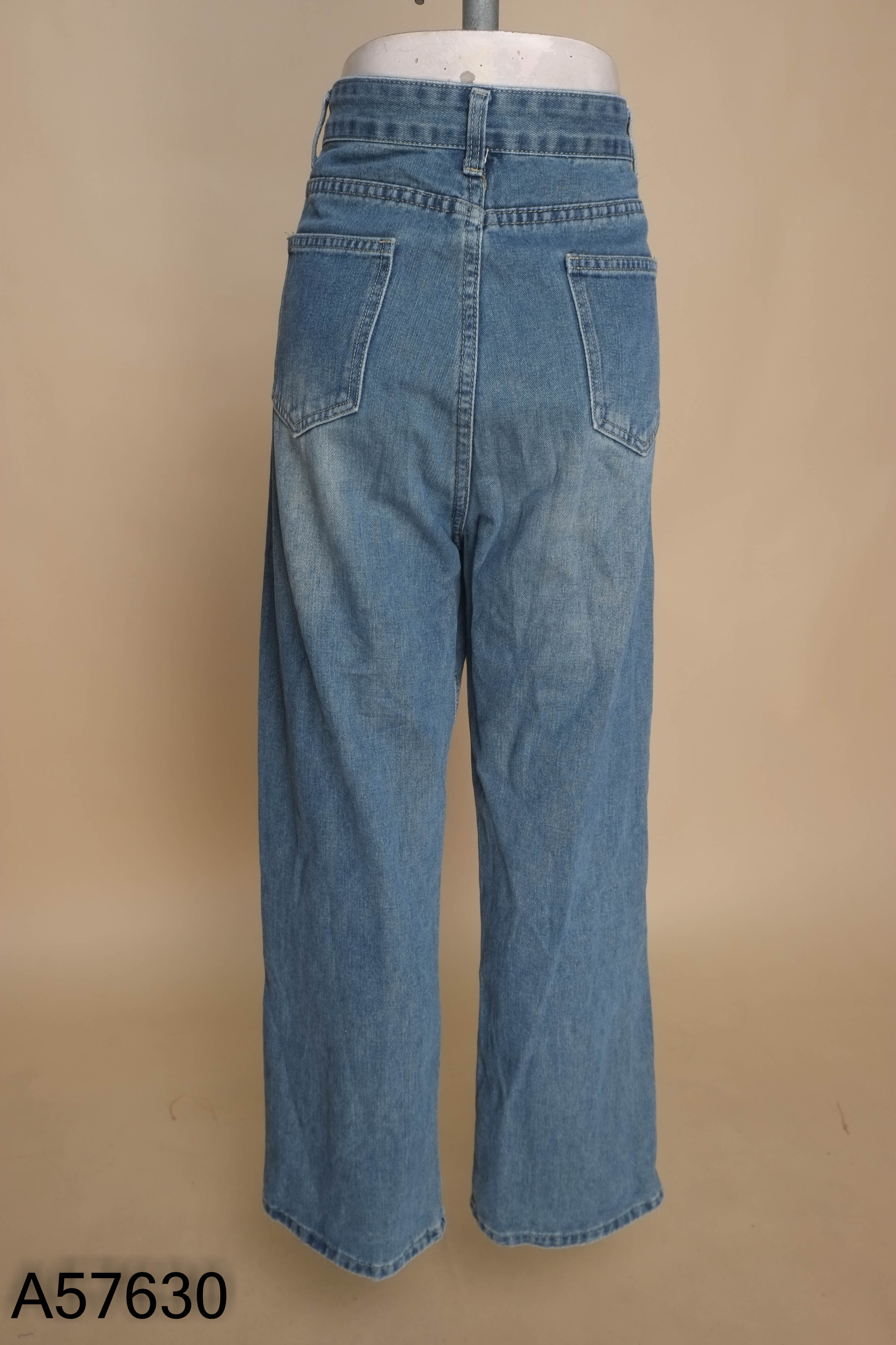 Quần jeans xanh trơn