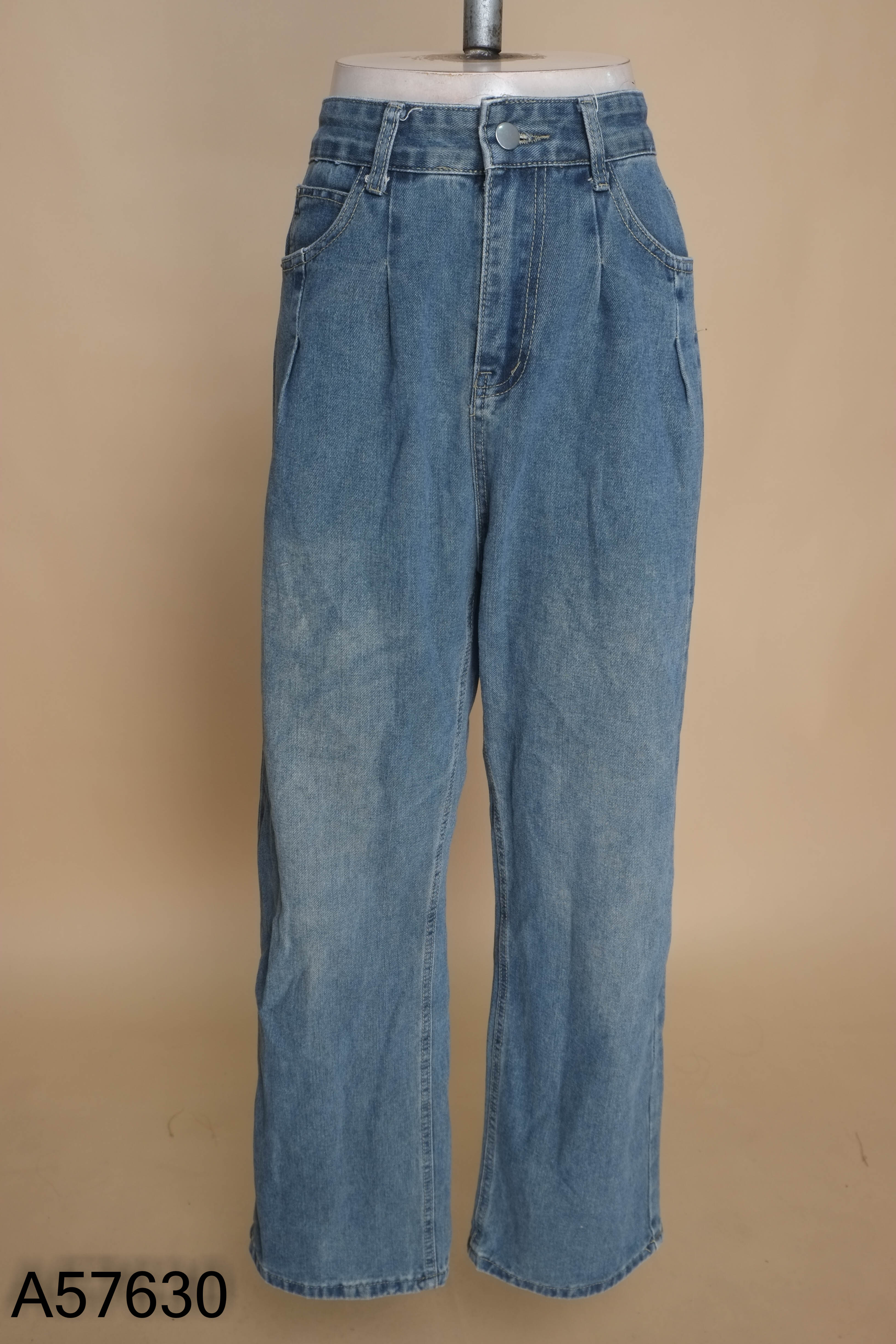 Quần jeans xanh trơn