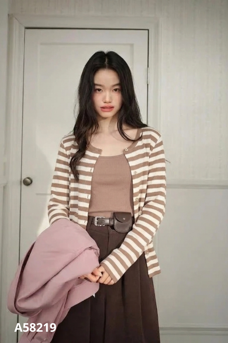 A5821910120-Set Áo len kẻ + áo lót hai dây CADINA nâu