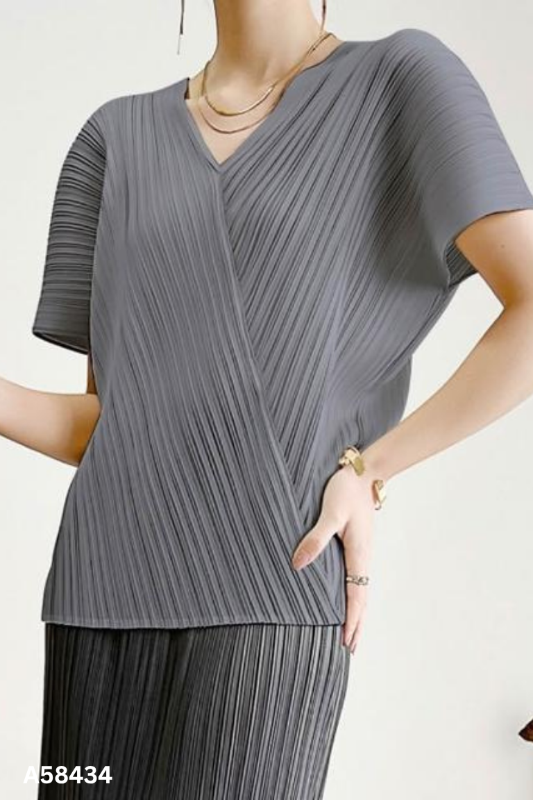 Áo ghi dập li sát nách cổ V