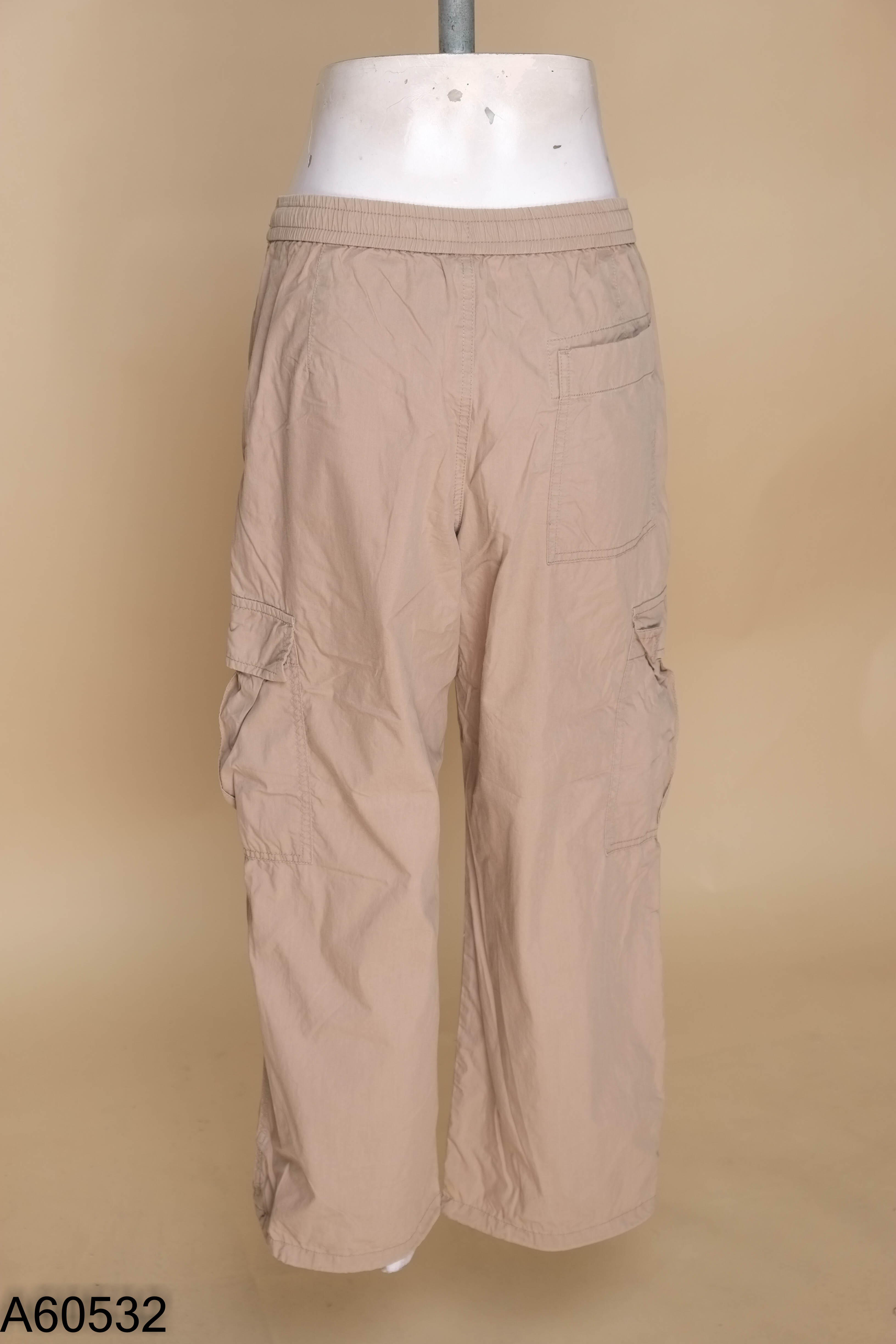 Quần UNIQLO nâu sáng suông