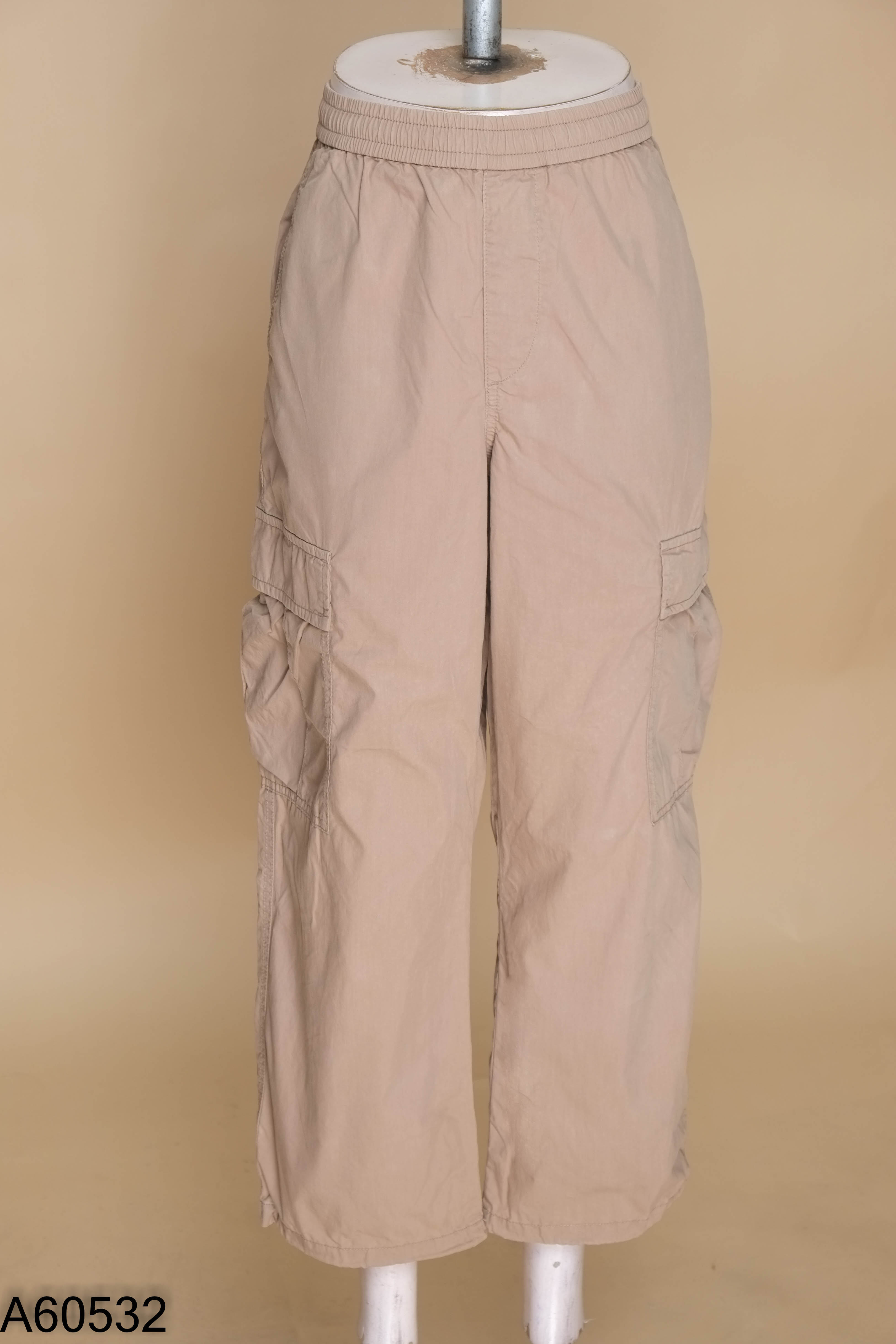 Quần UNIQLO nâu sáng suông