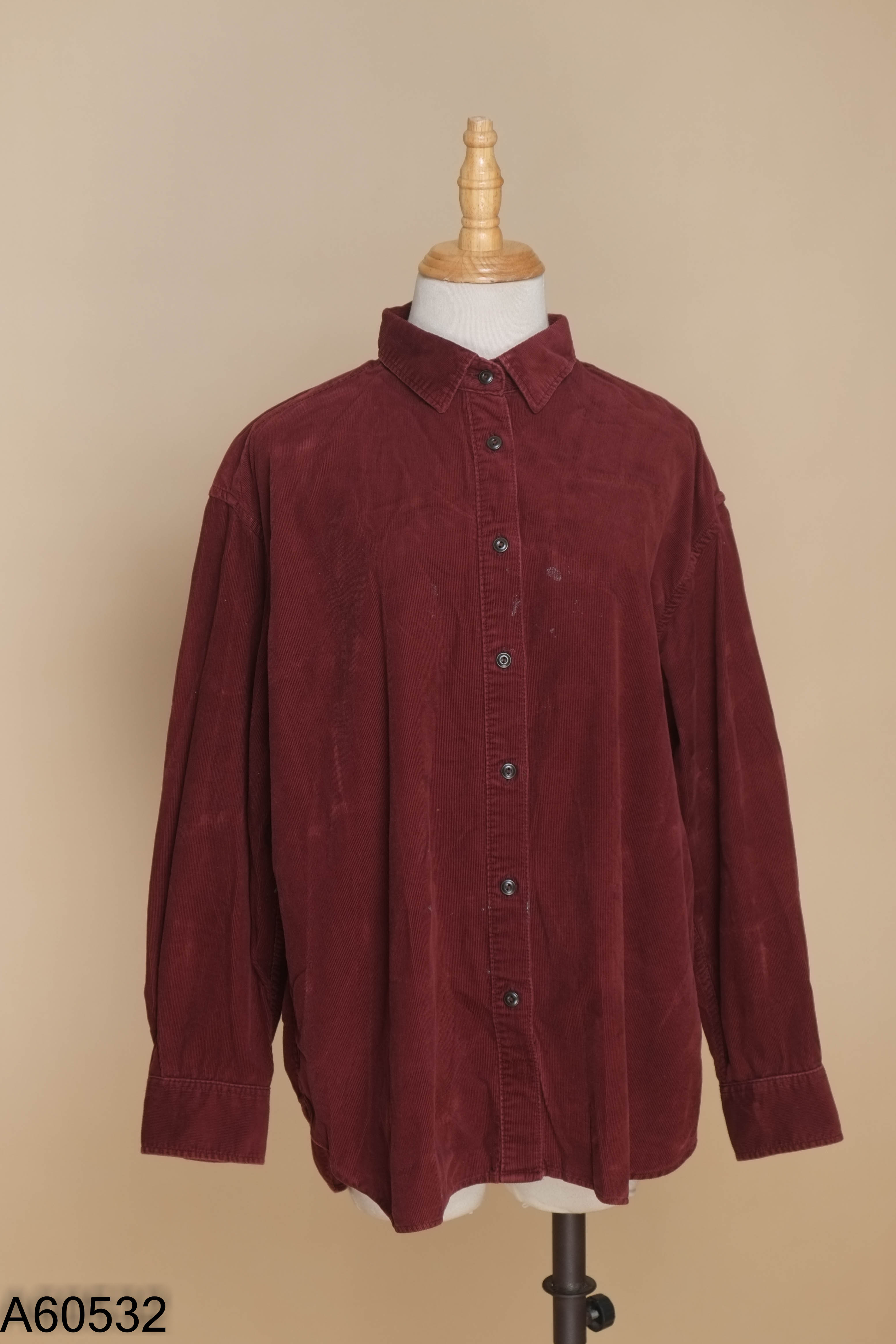 Áo sơ mi UNIQLO nhung tăm đỏ