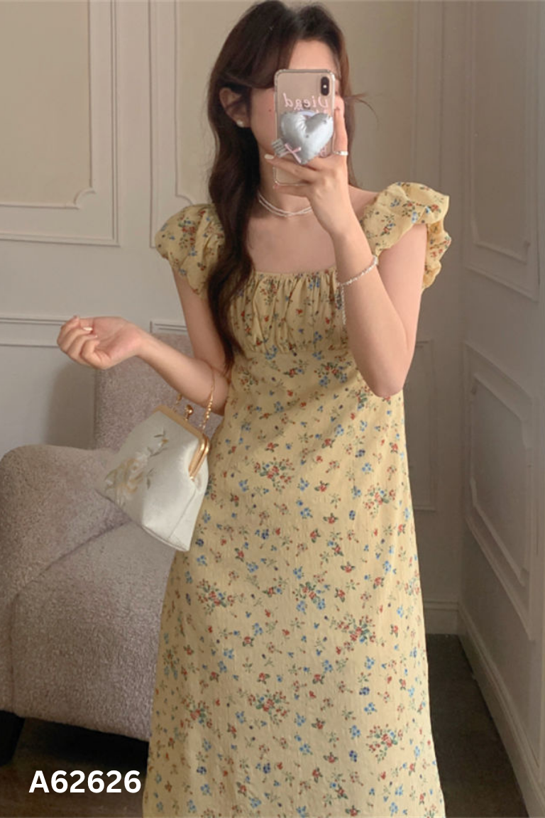Váy voan vàng họa tiết hoa