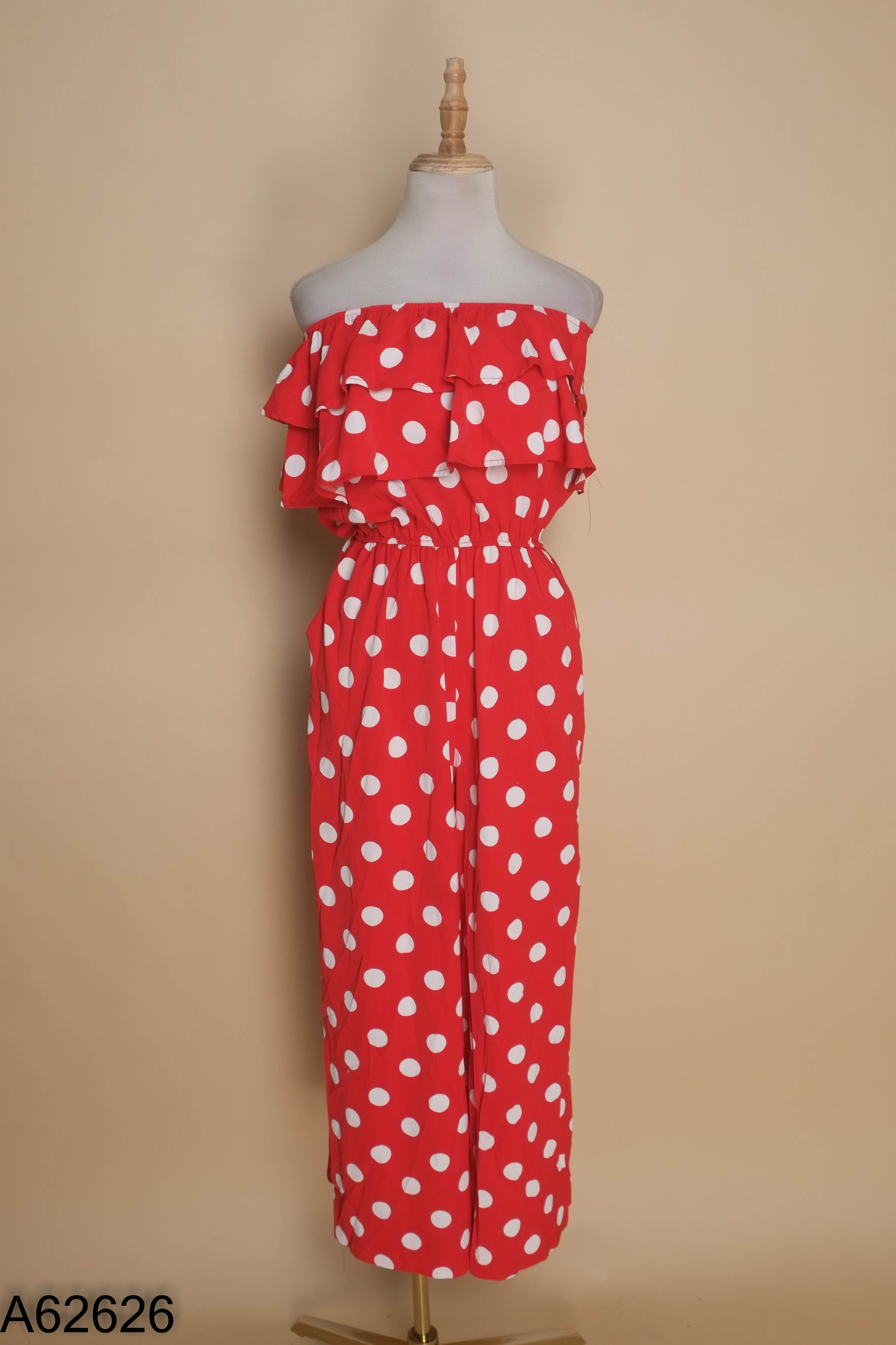 Jumpsuits trễ vai đỏ chấm bi trắng