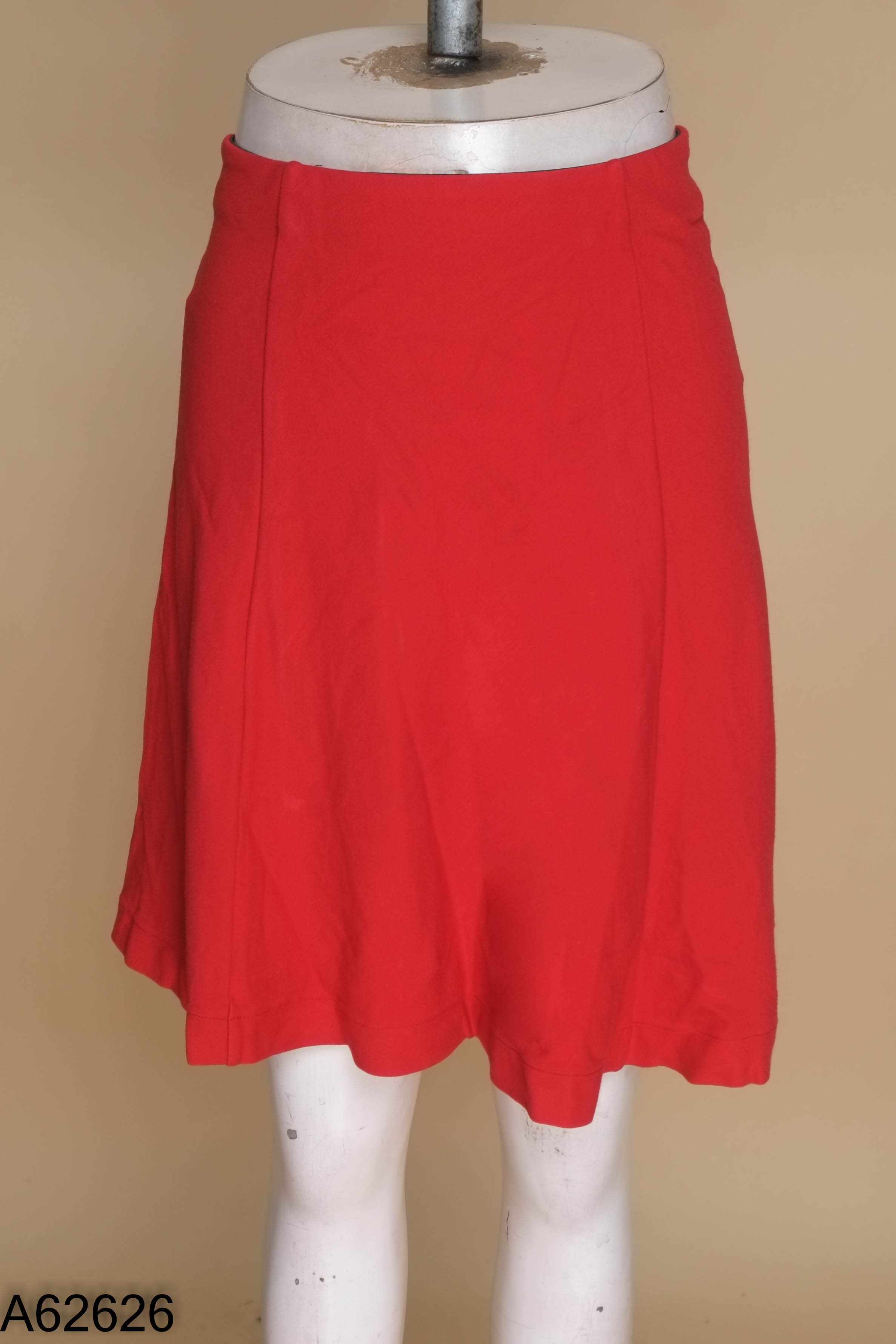 Chân váy UNIQLO đỏ