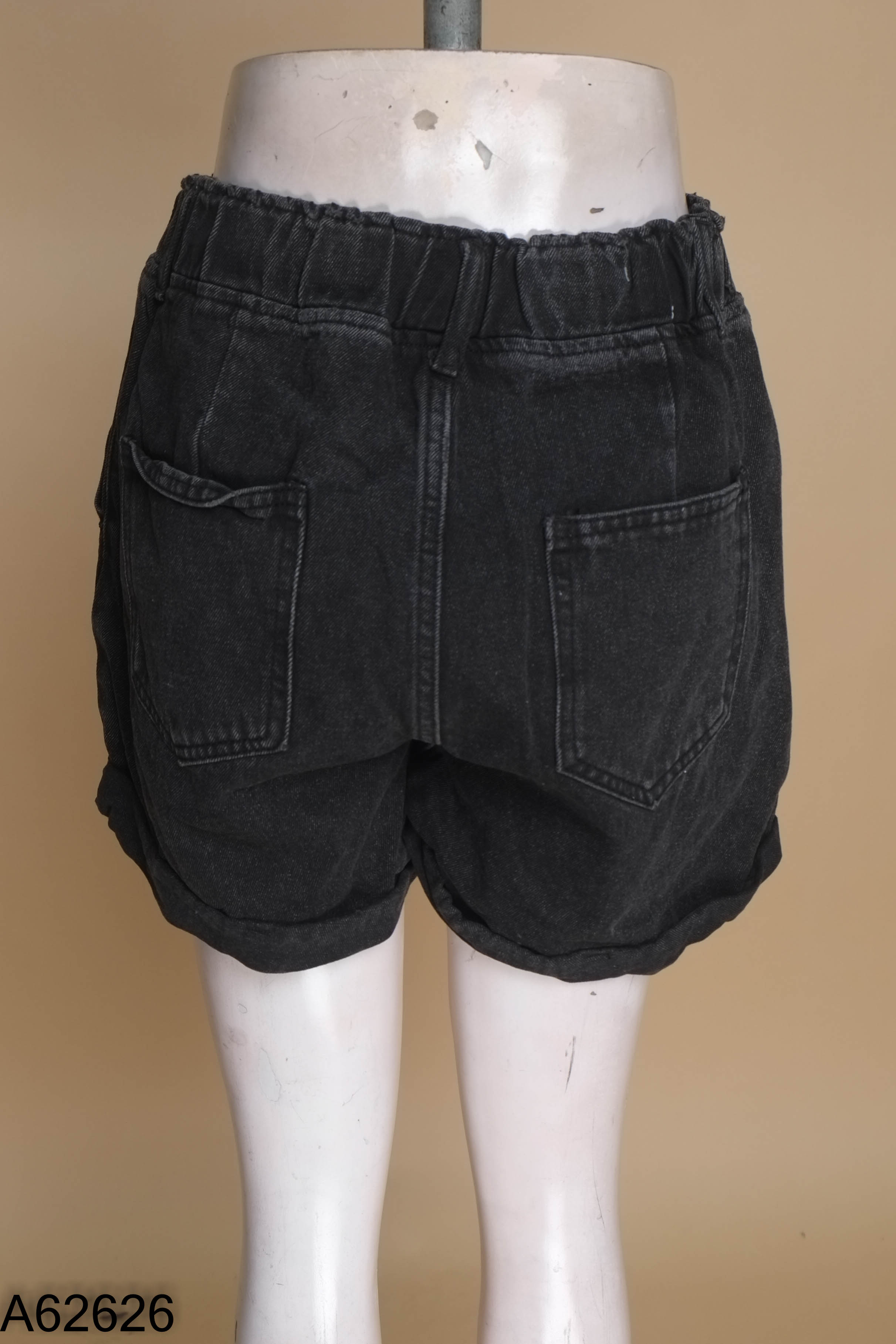 Quần shorts jeans xám mickey