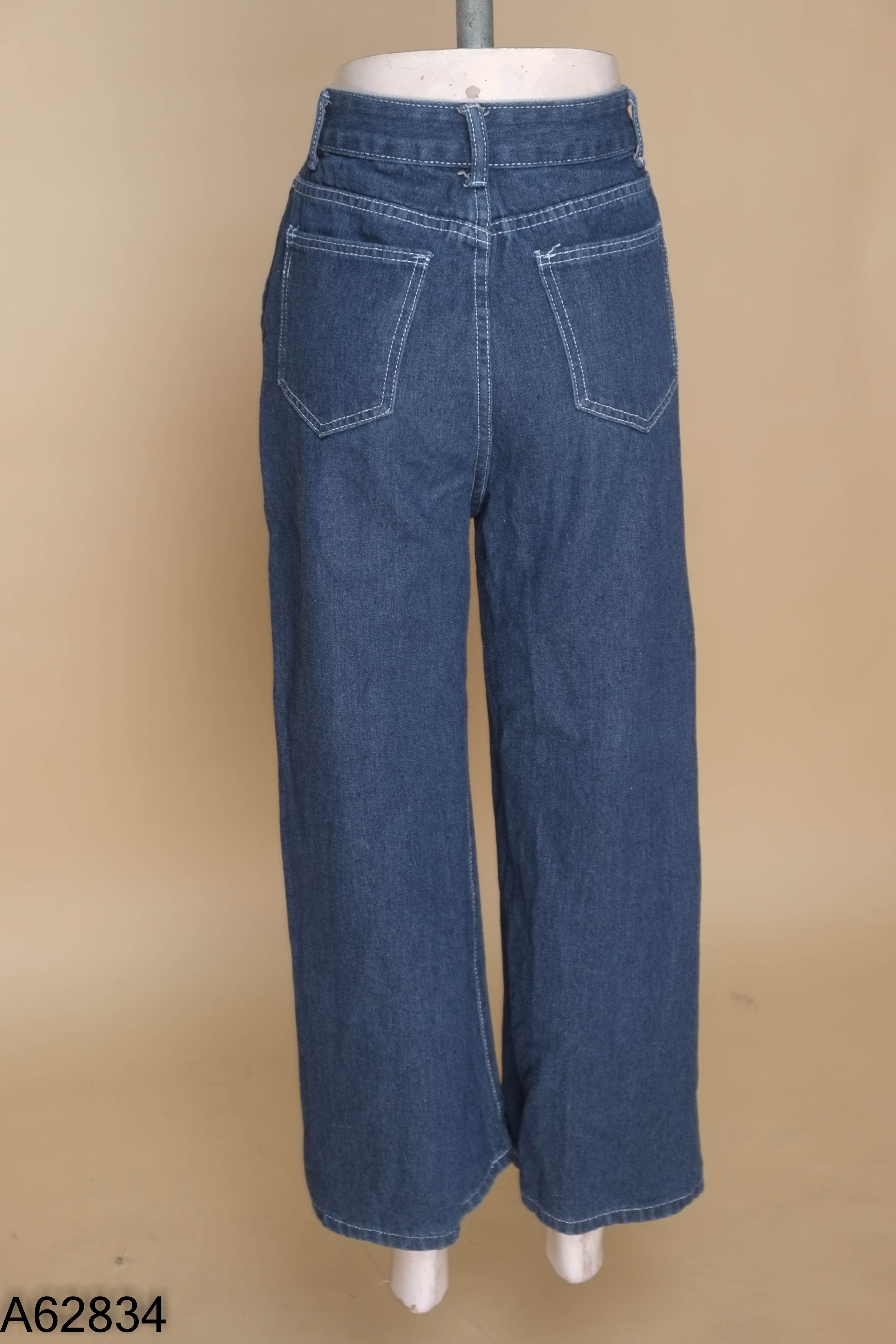 Quần jeans xanh trơn suông