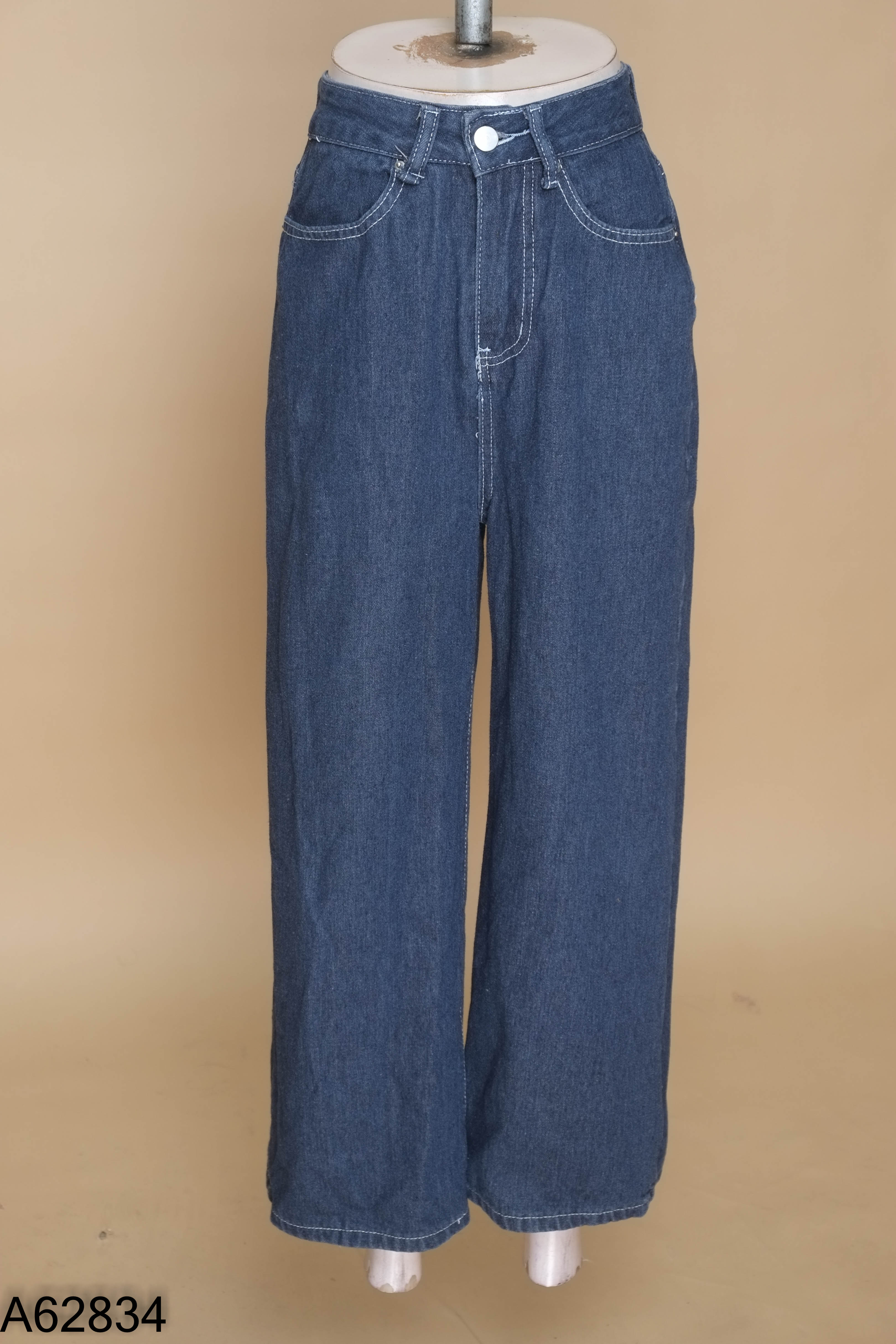 Quần jeans xanh trơn suông