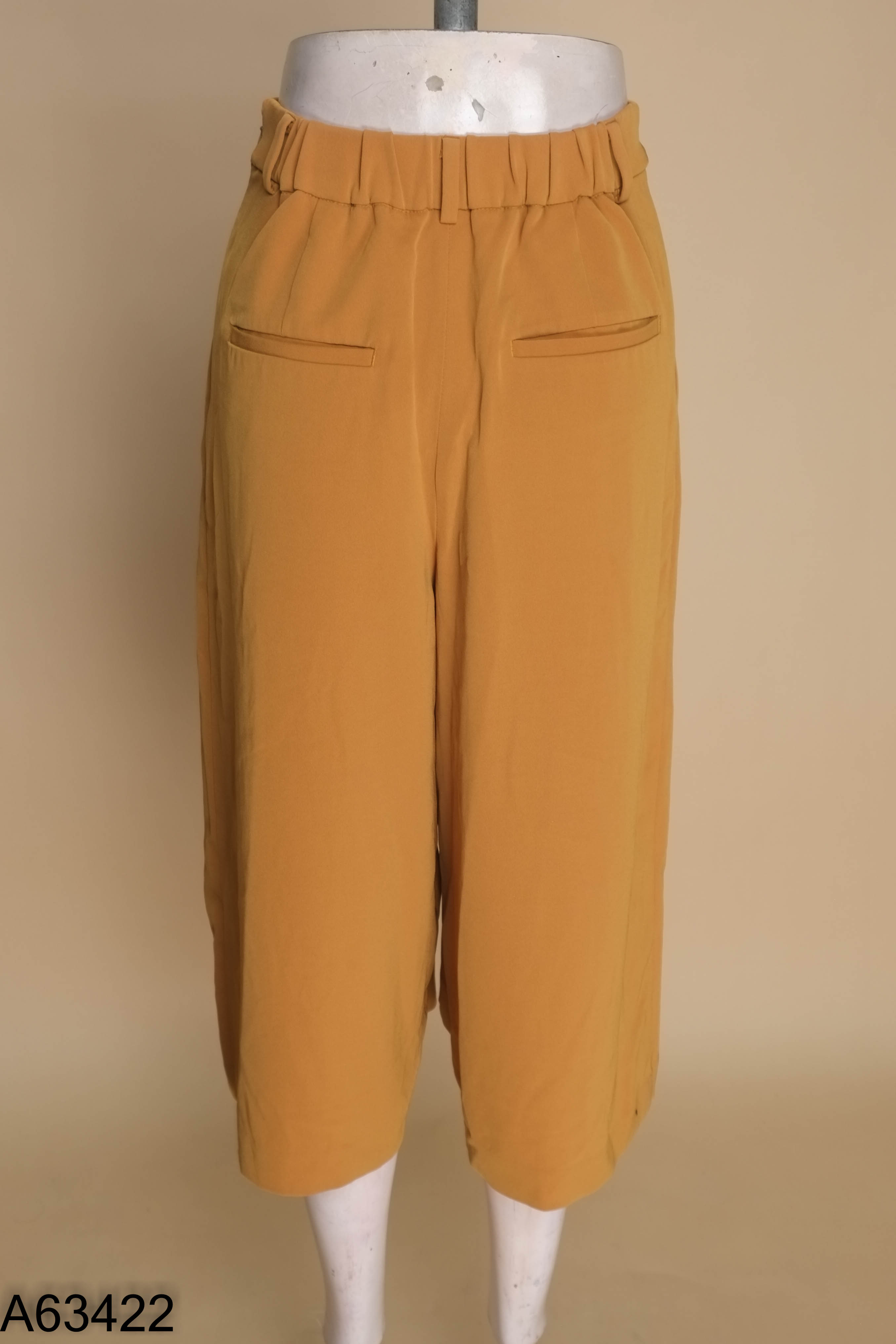 Quần UNIQLO vàng lửng