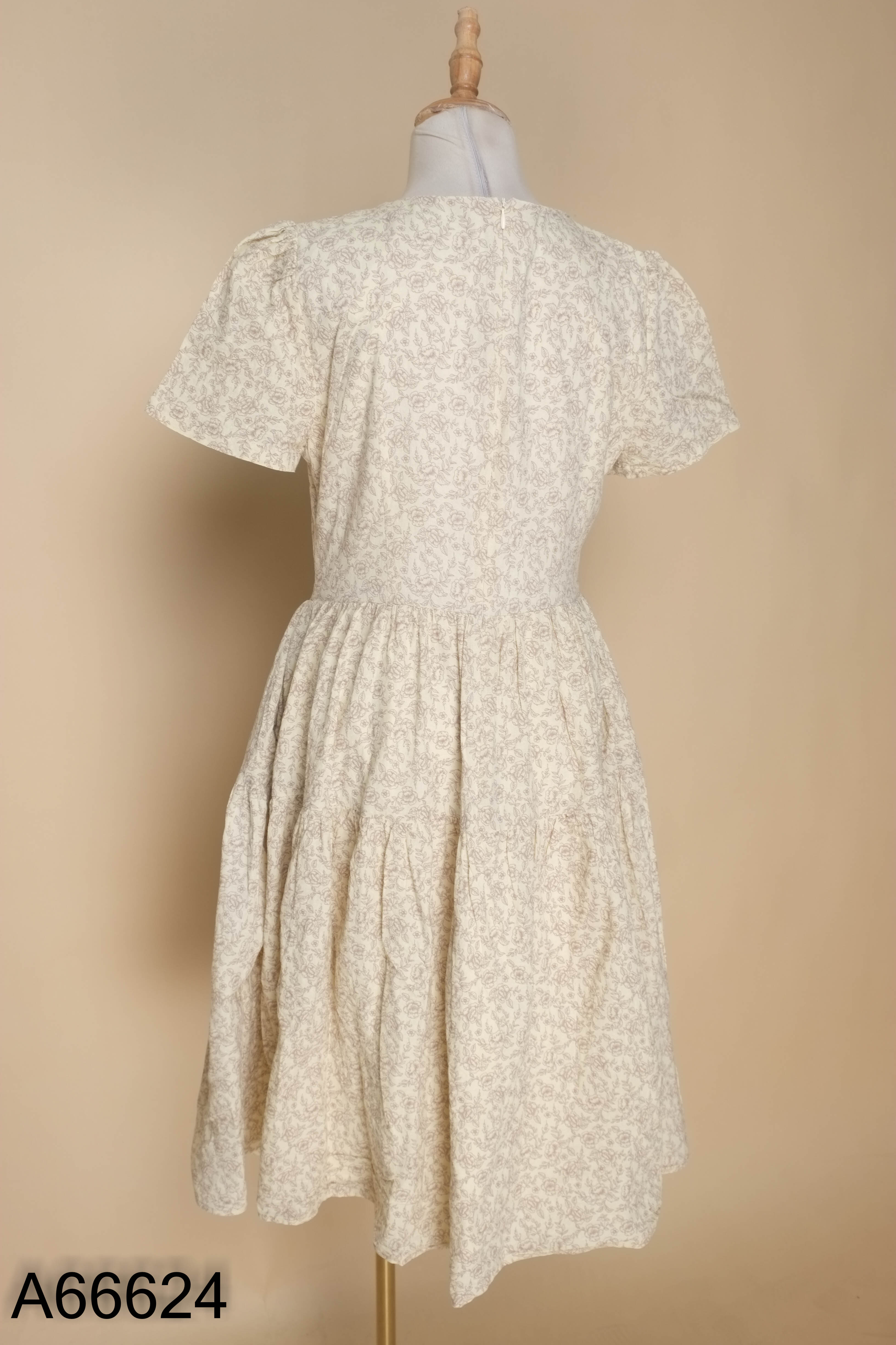 Váy linen be hoa dúm ngực