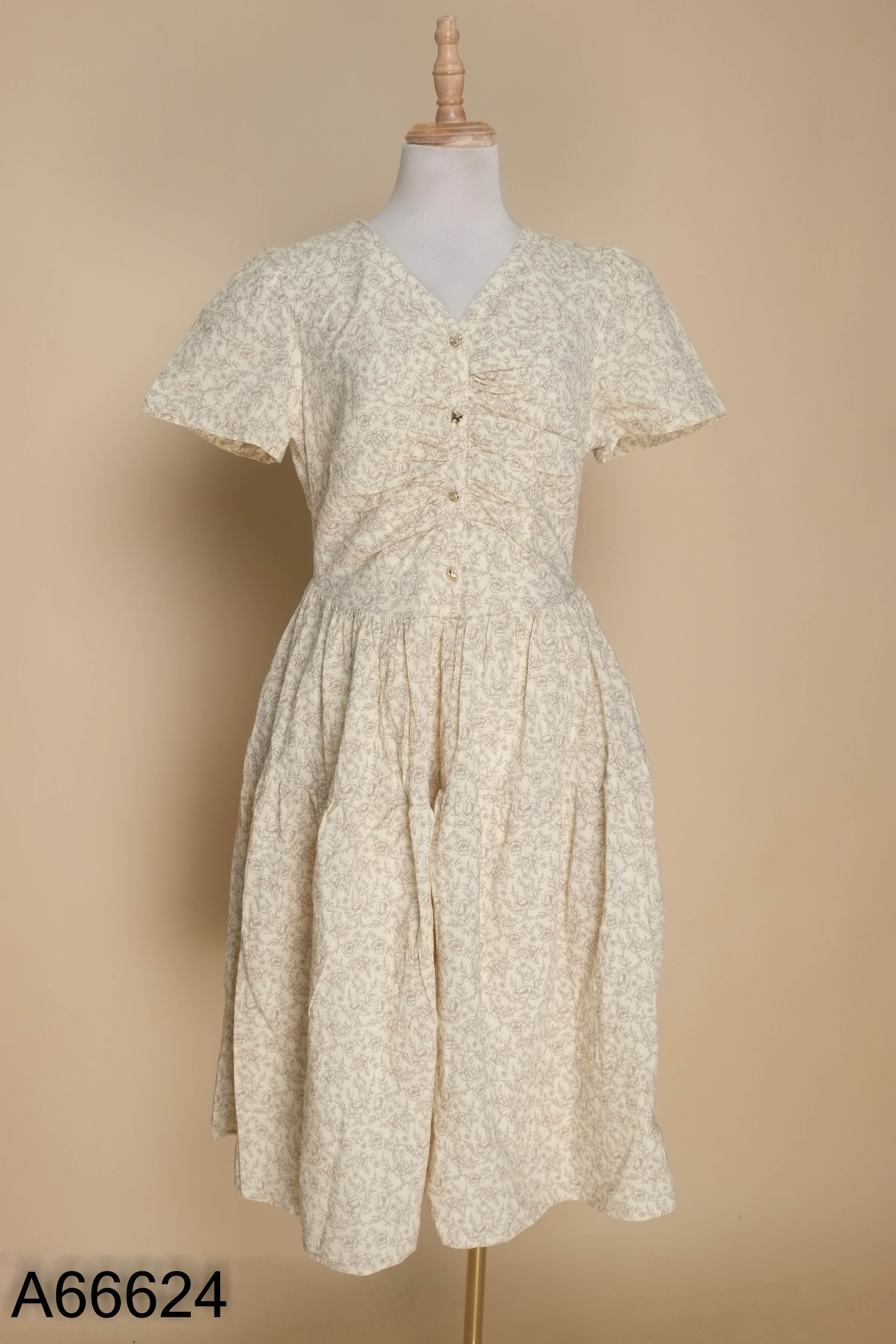 Váy linen be hoa dúm ngực
