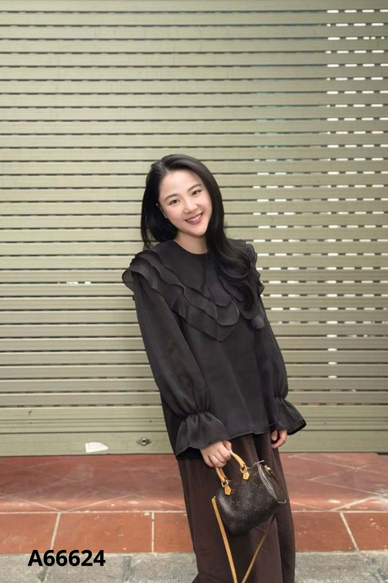 Áo voan đen LETRANGER cổ sen