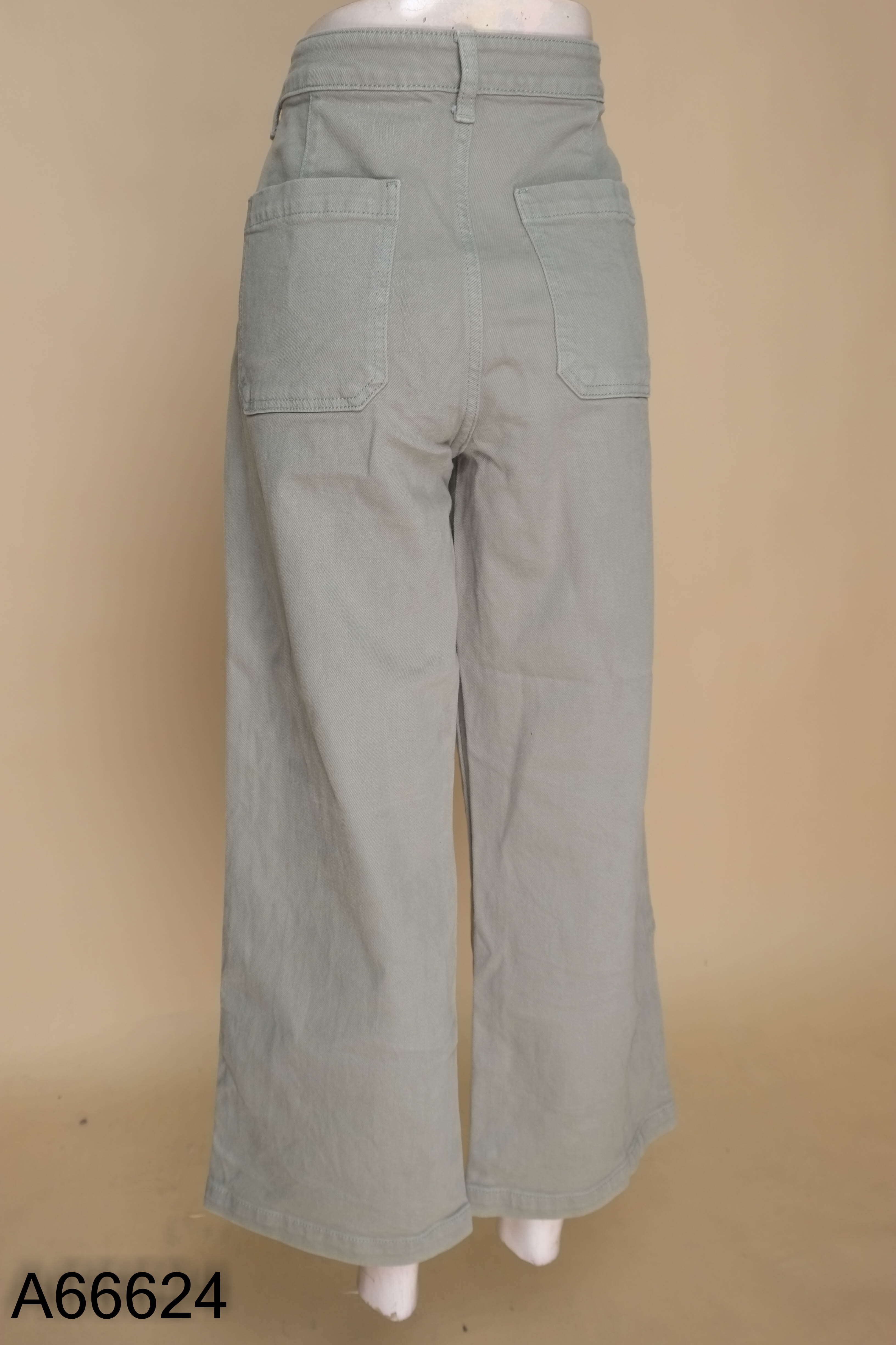 Quần jeans xanh trơn
